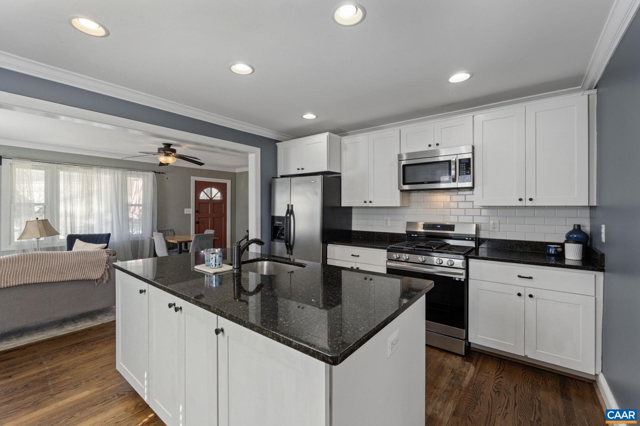 512 MEADE AVE