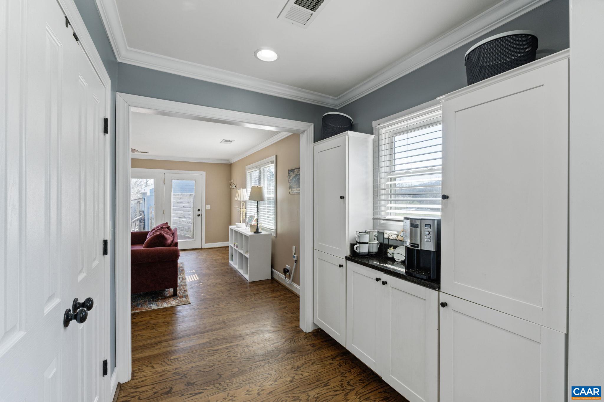512 MEADE AVE