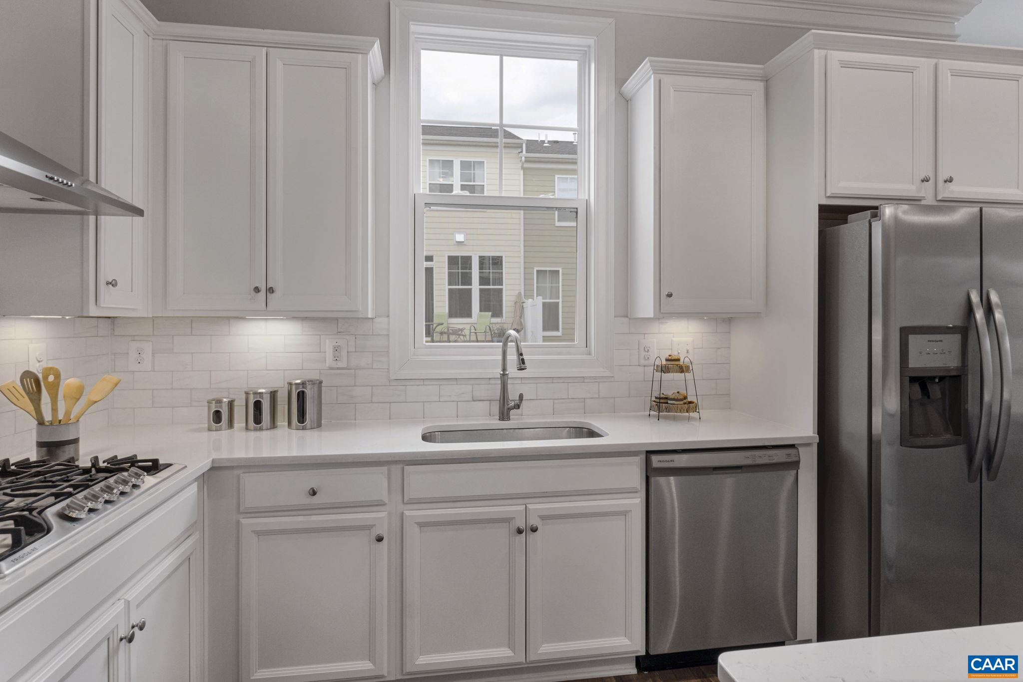 659 SAUNDERS HILL DR