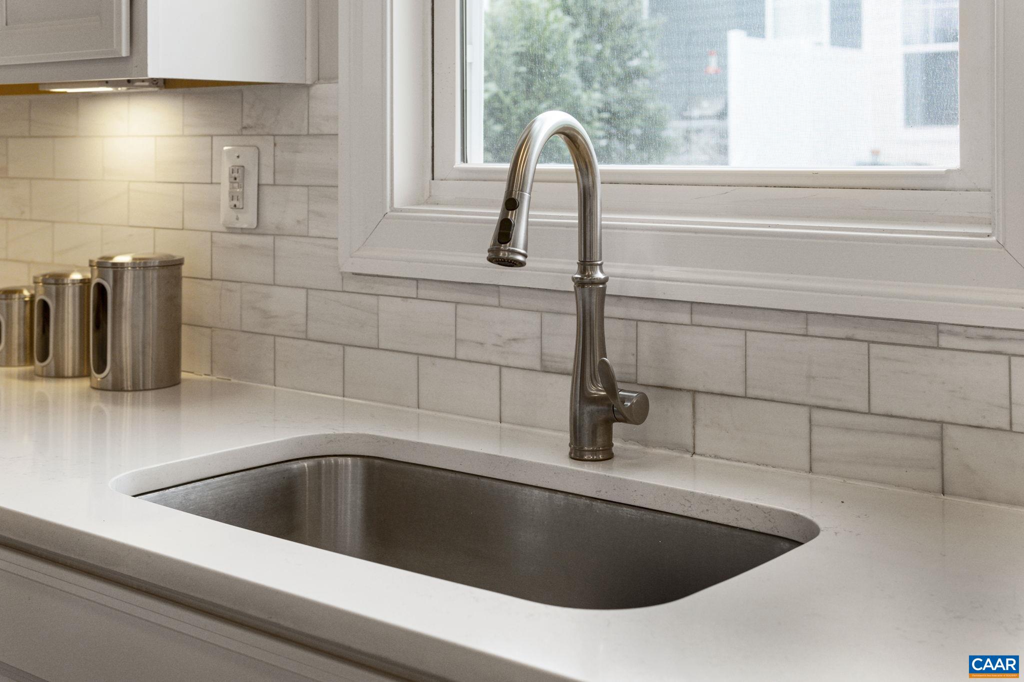 659 SAUNDERS HILL DR