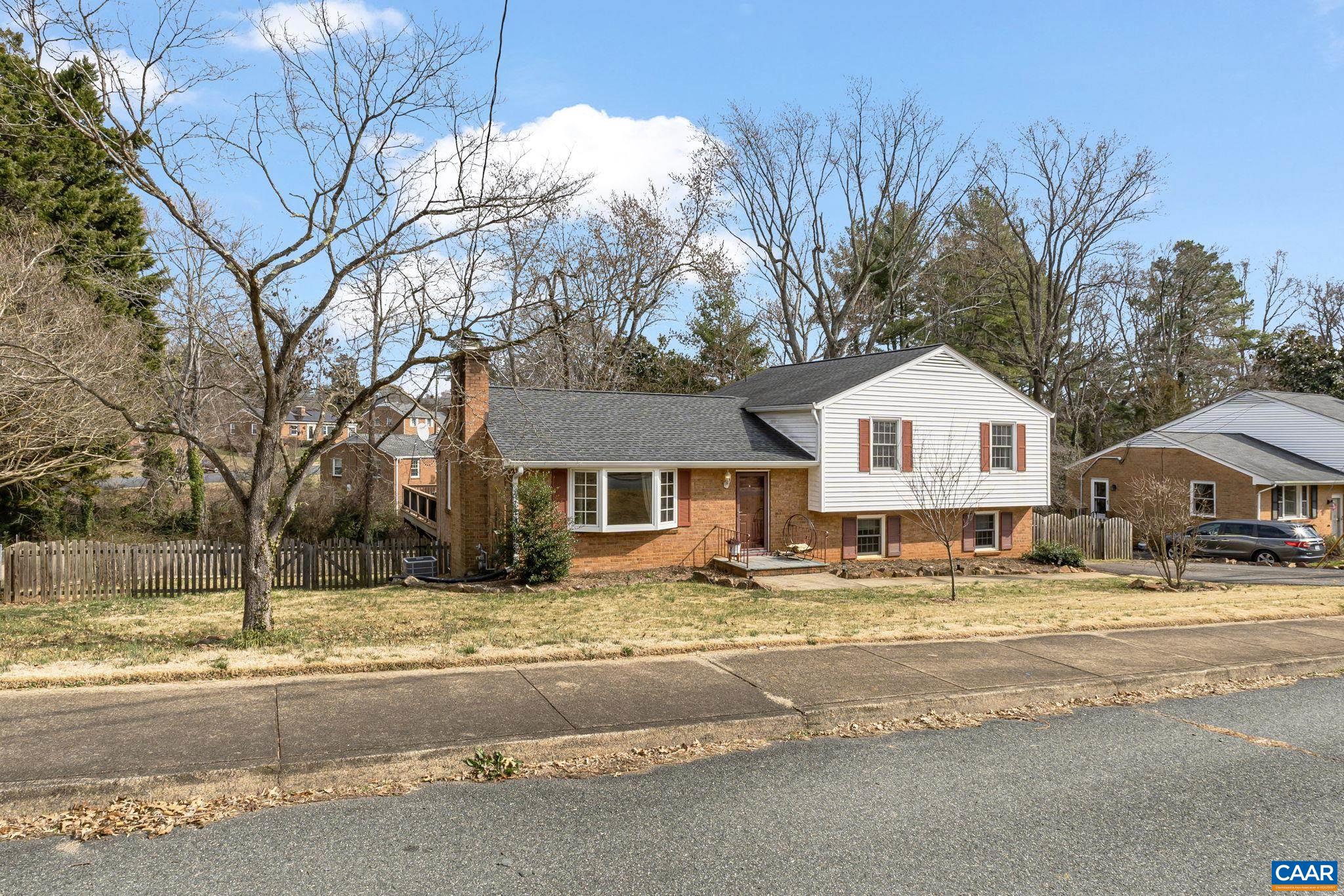 2224 GREENBRIER DR