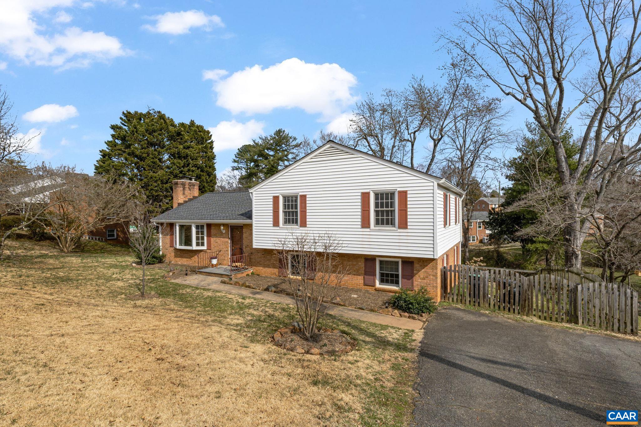 2224 GREENBRIER DR