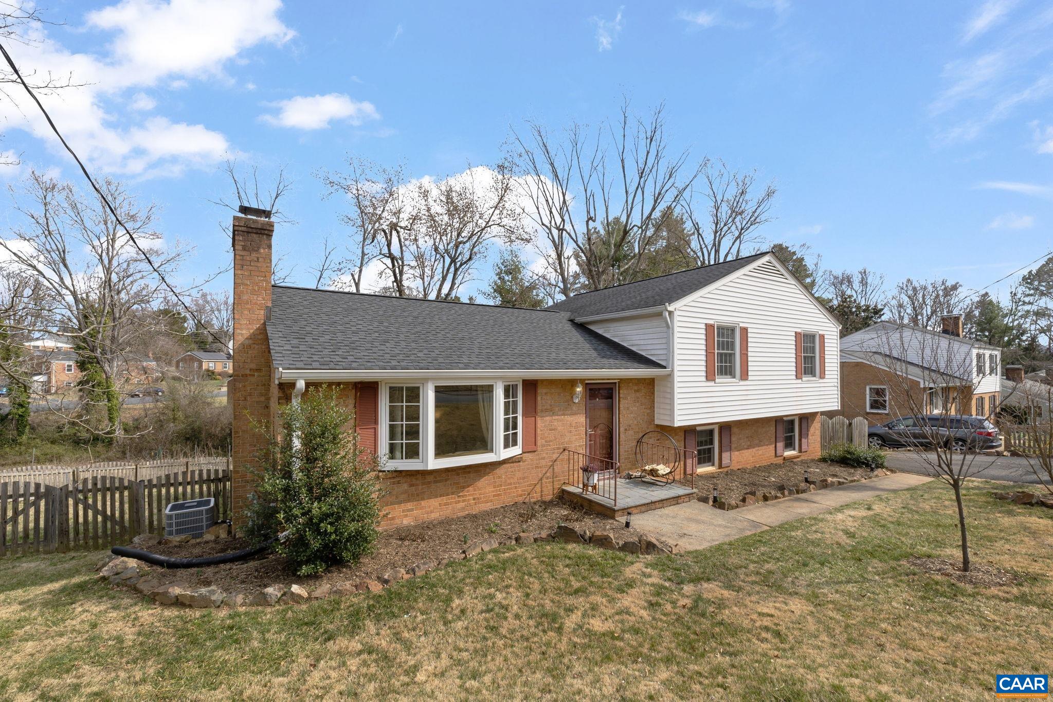 2224 GREENBRIER DR