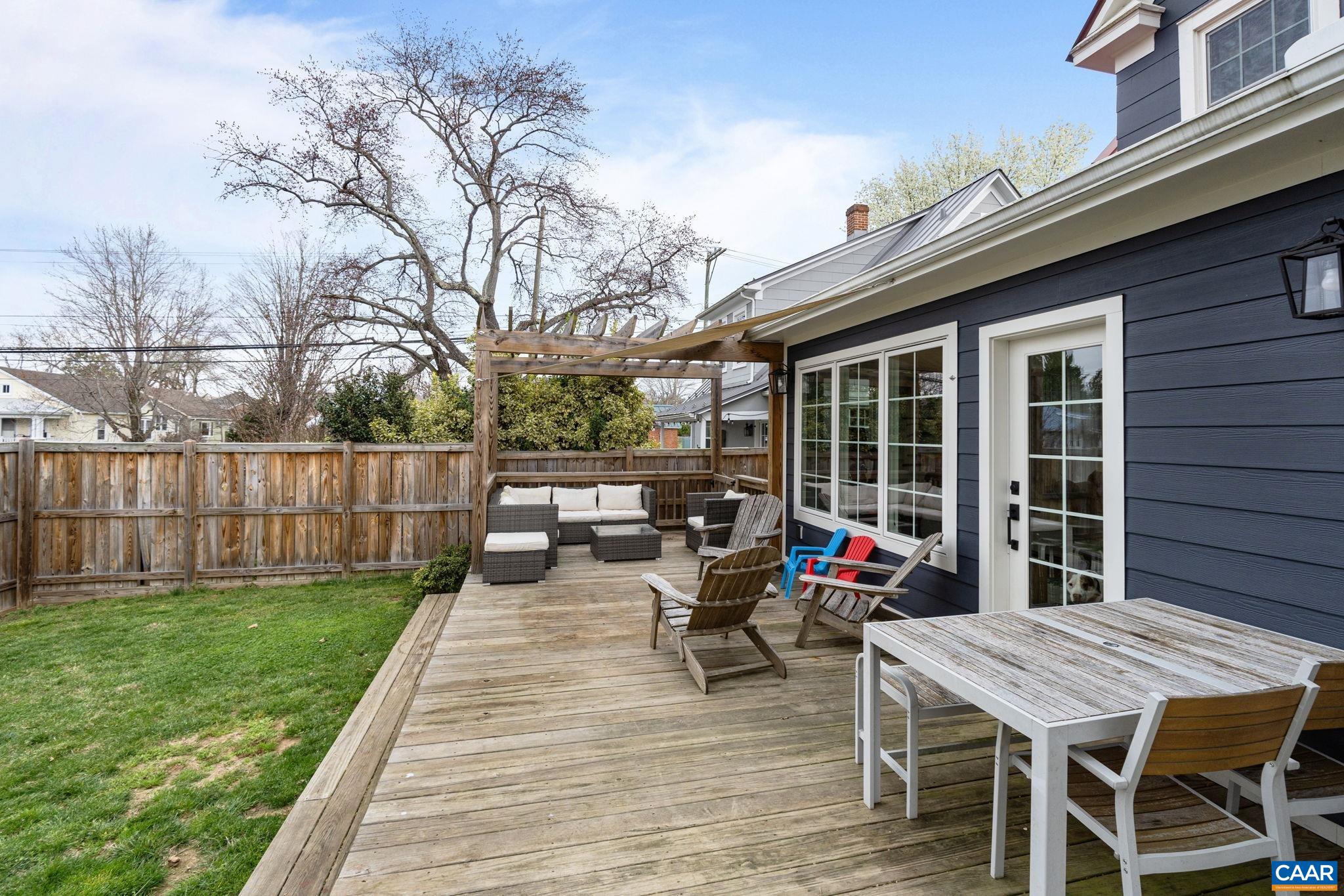 1105 AVON ST
