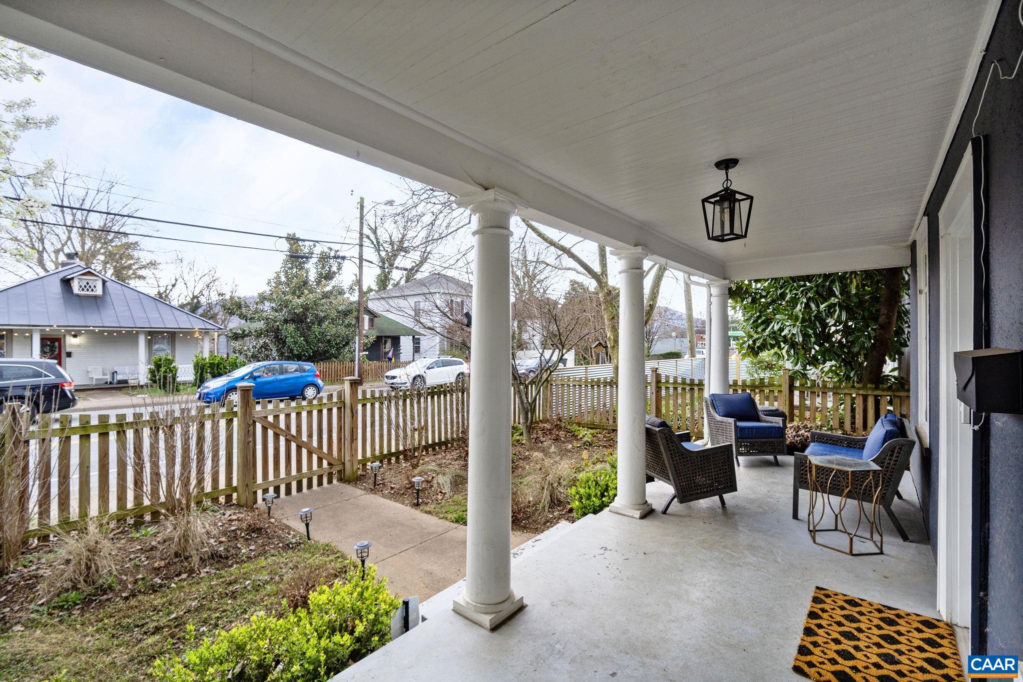 1105 AVON ST