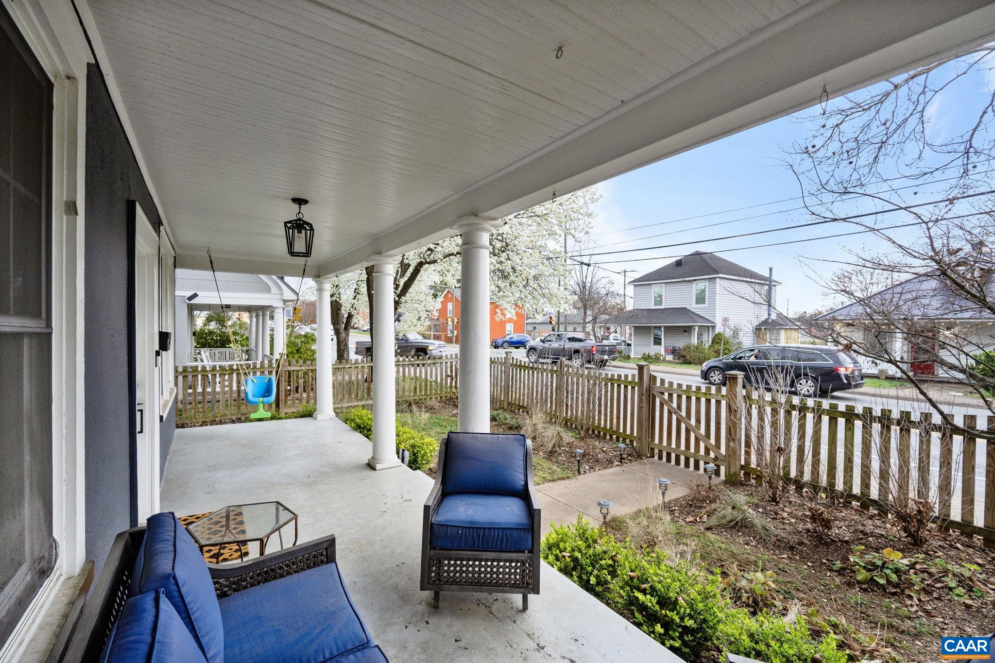 1105 AVON ST