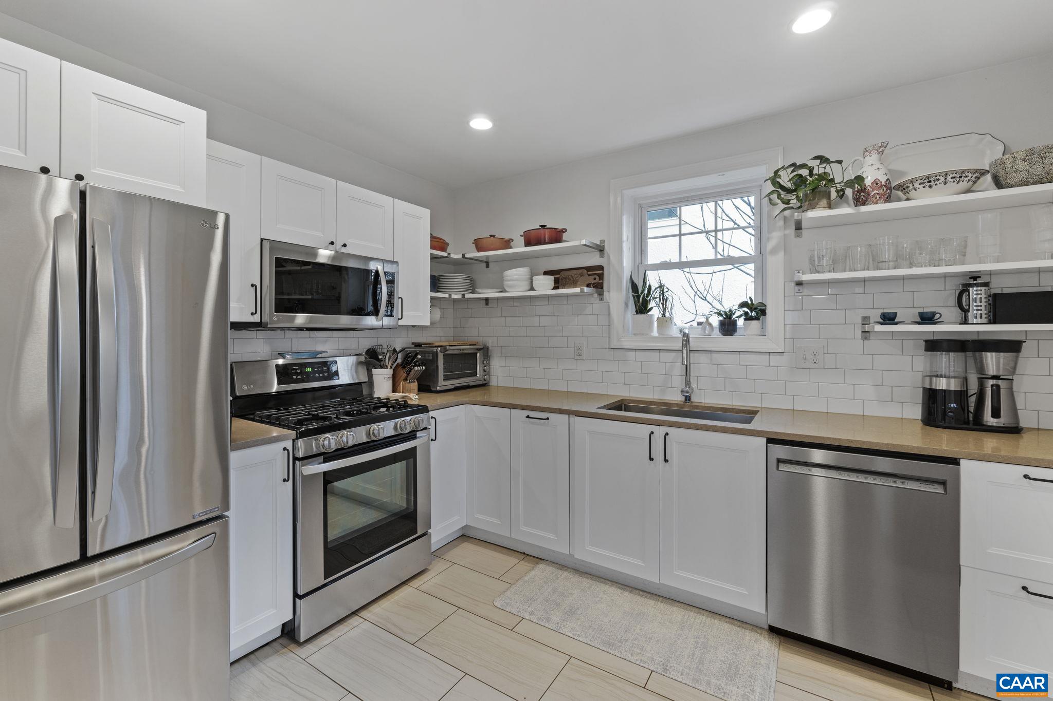1105 AVON ST