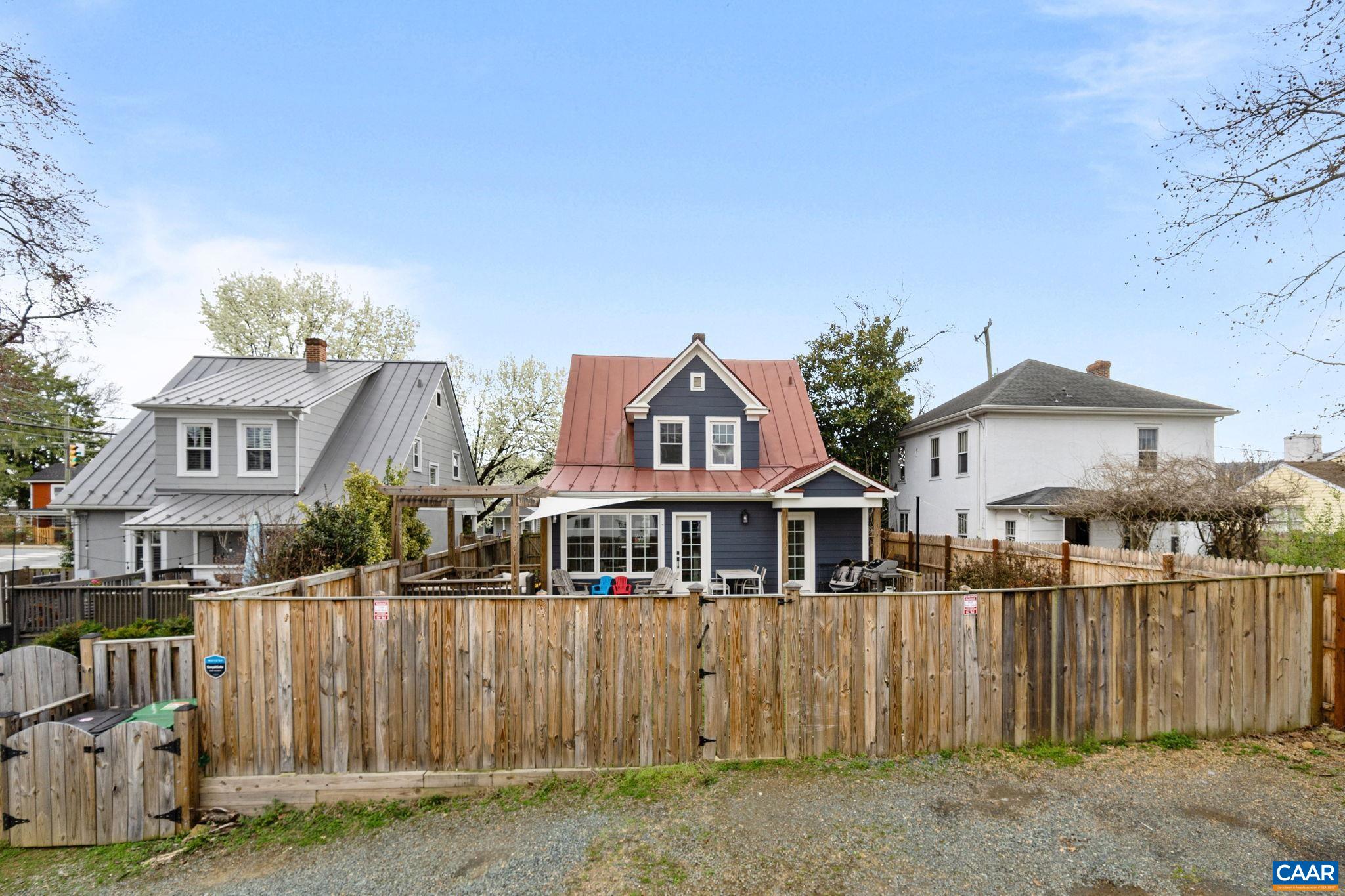 1105 AVON ST