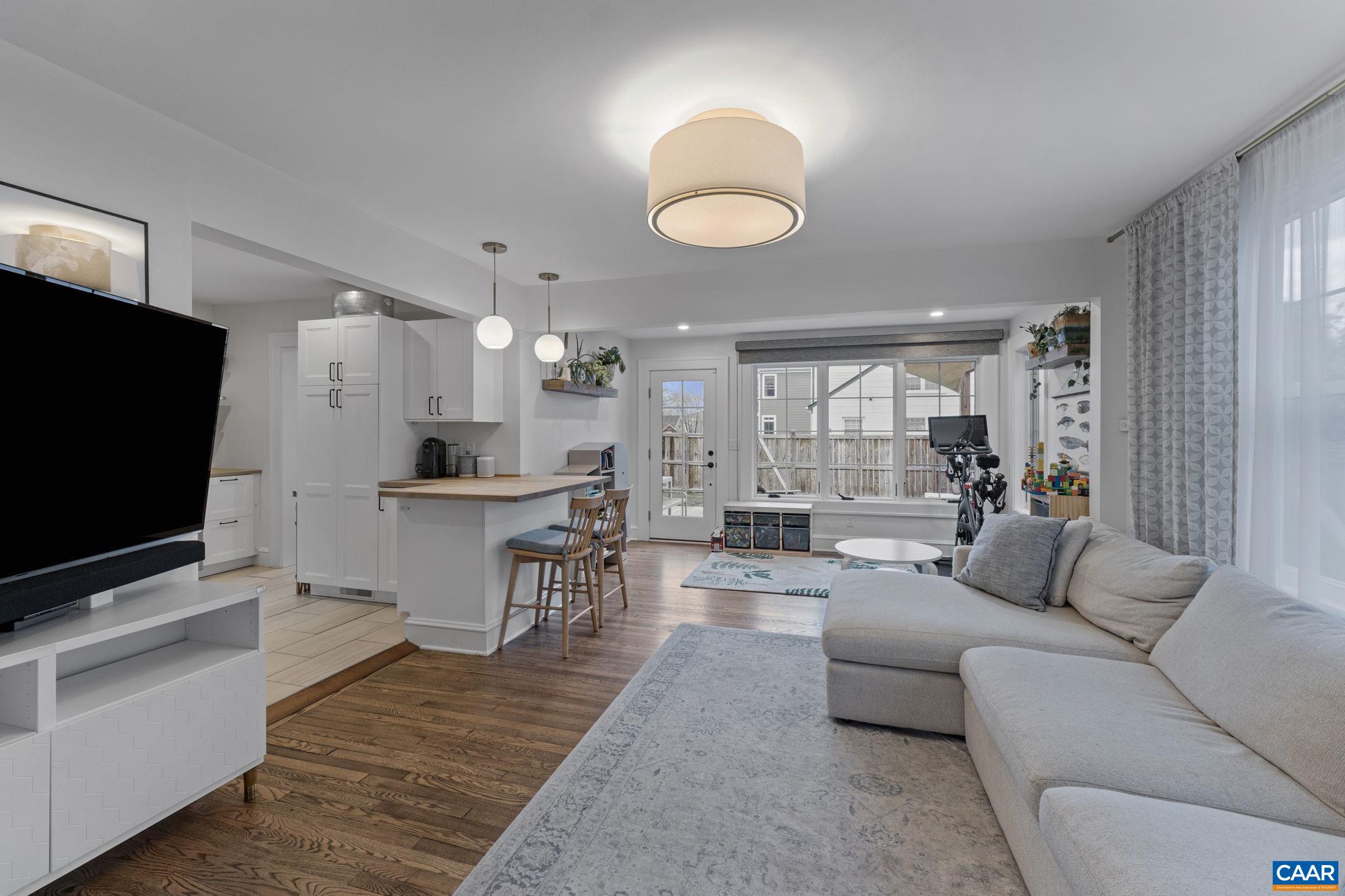 1105 AVON ST