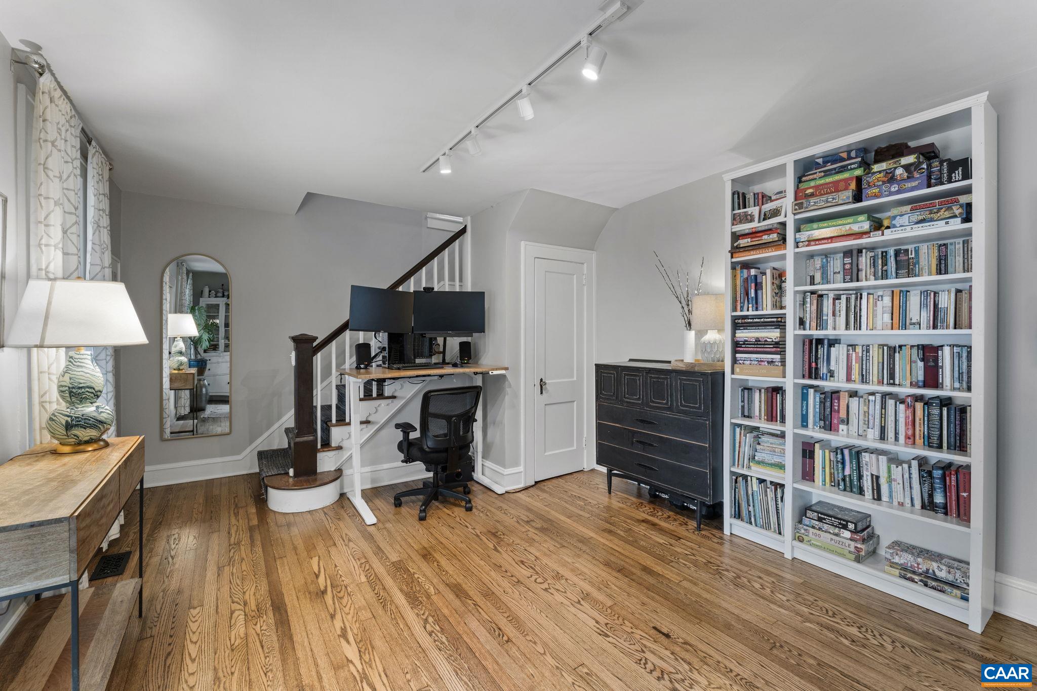 1105 AVON ST