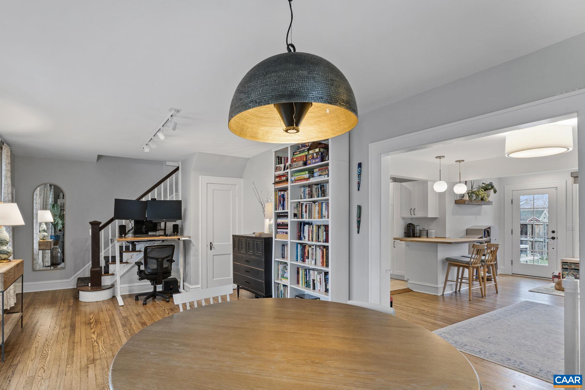 1105 AVON ST