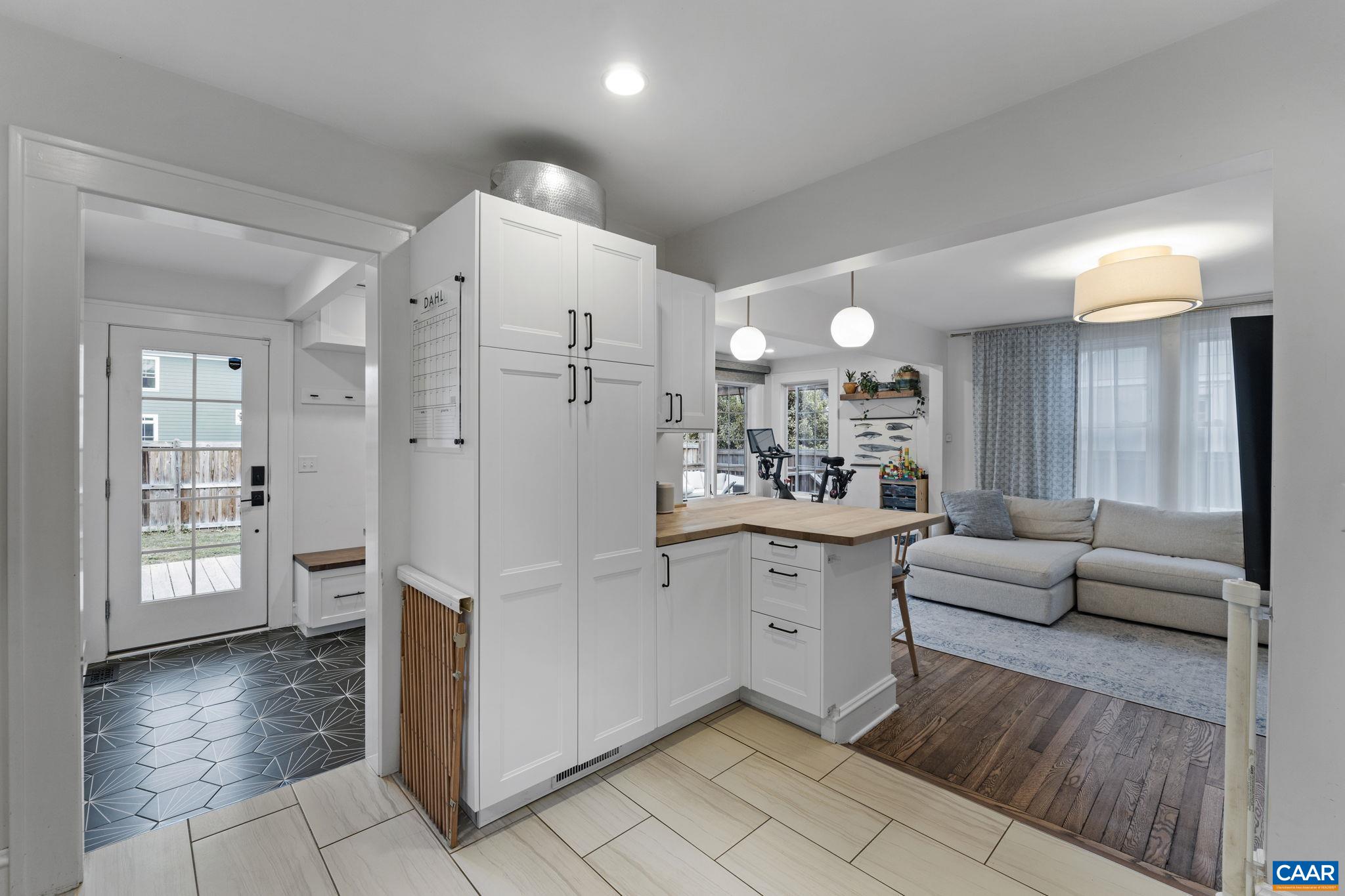 1105 AVON ST