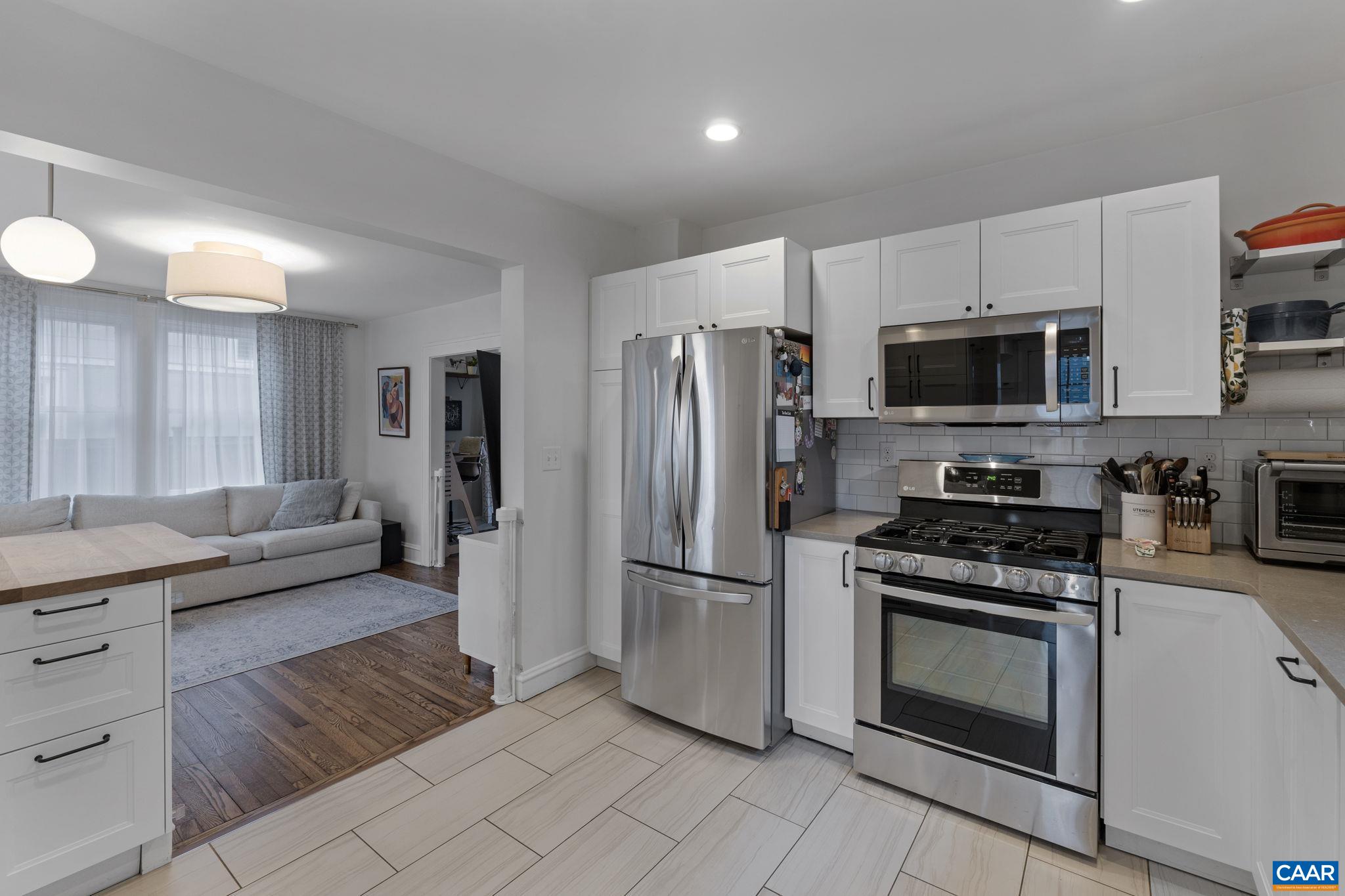 1105 AVON ST