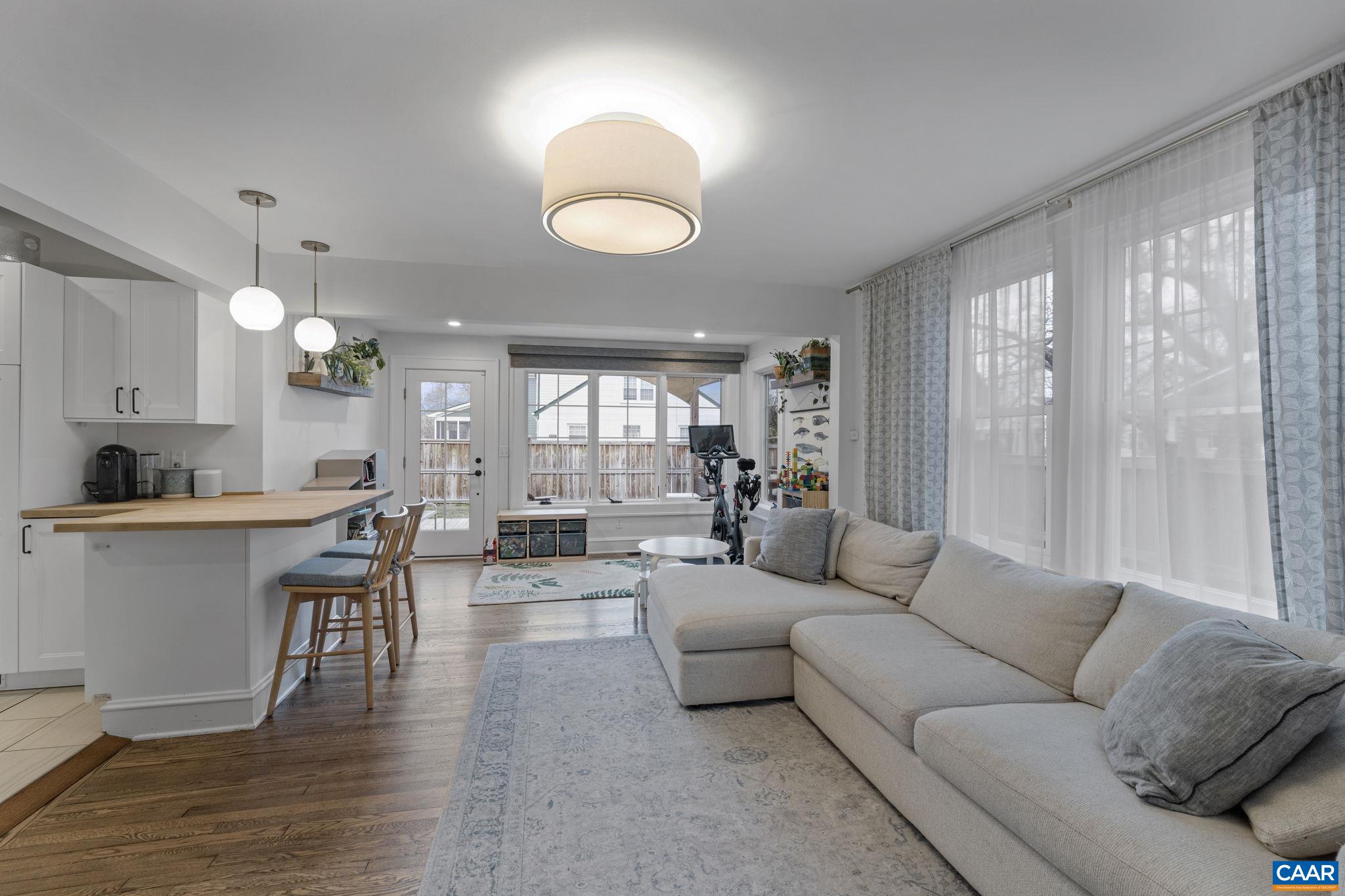 1105 AVON ST