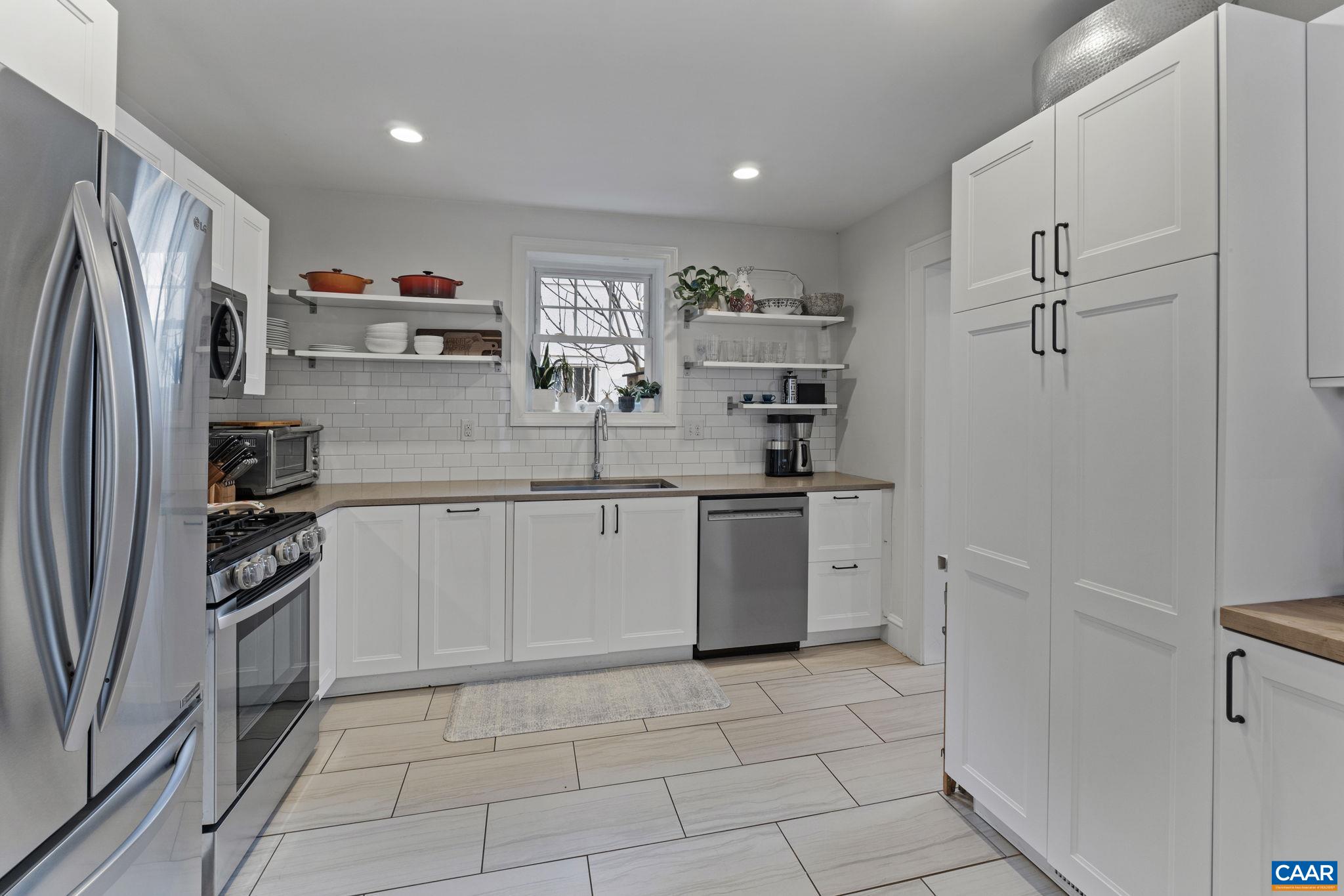 1105 AVON ST