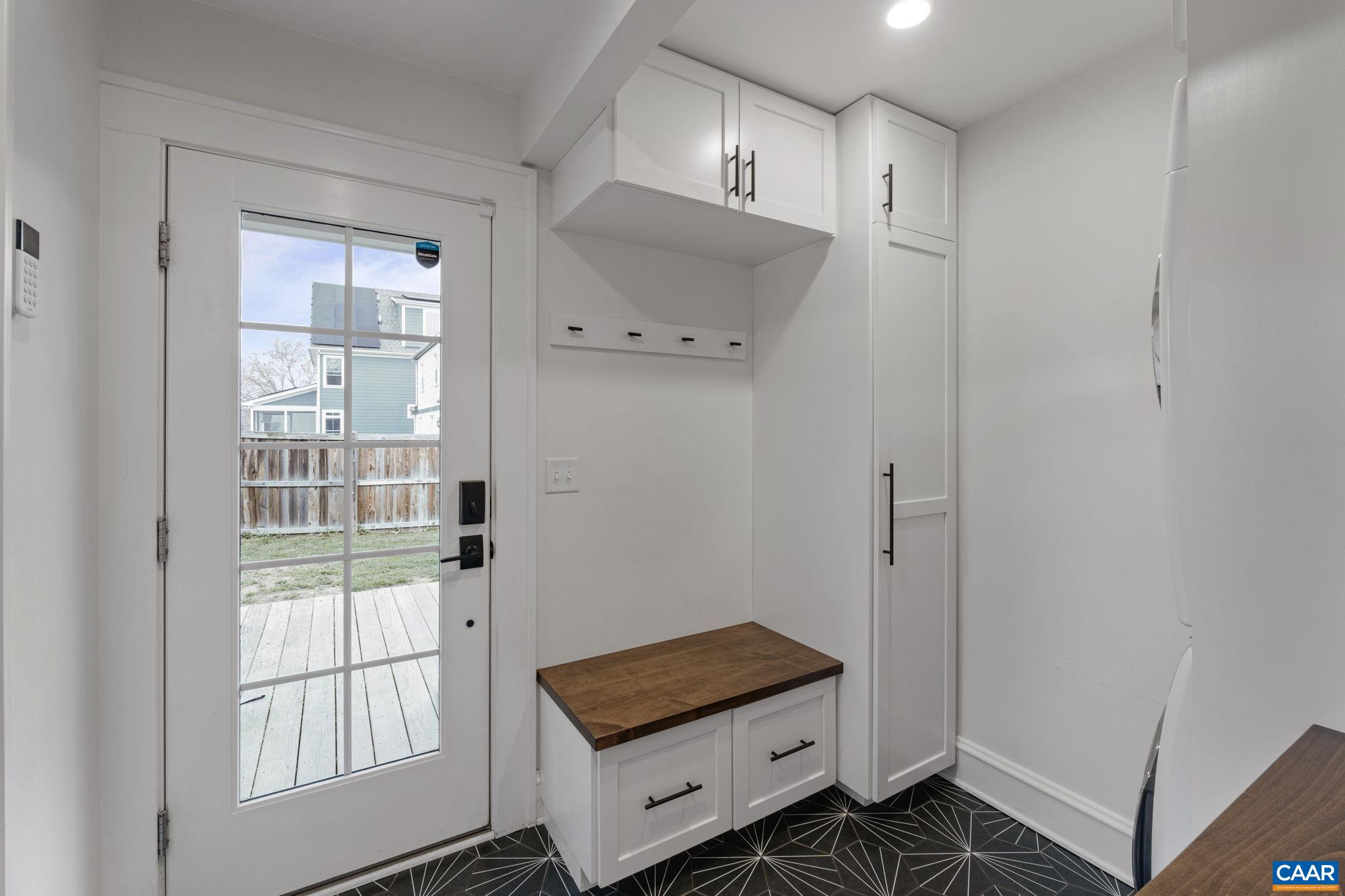 1105 AVON ST