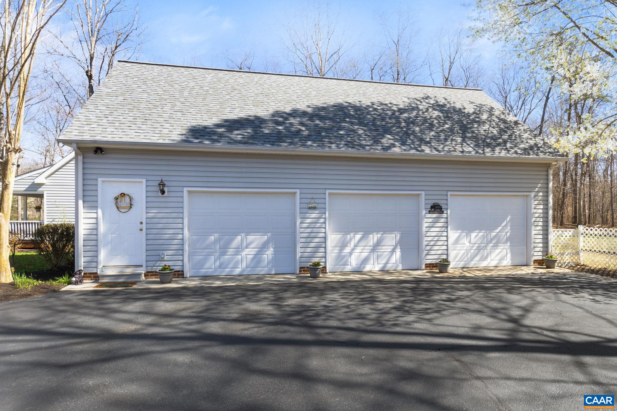 30 MEADOWRIDGE RD
