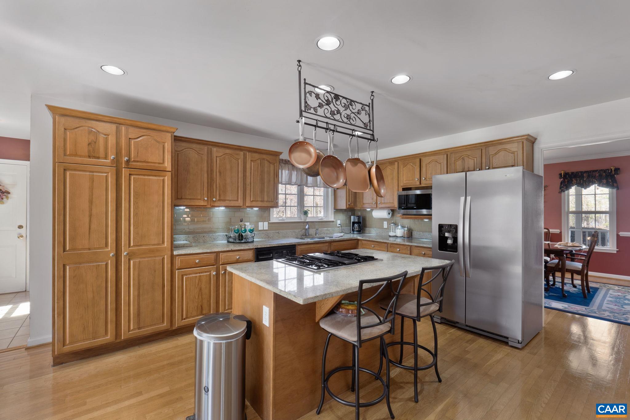 30 MEADOWRIDGE RD
