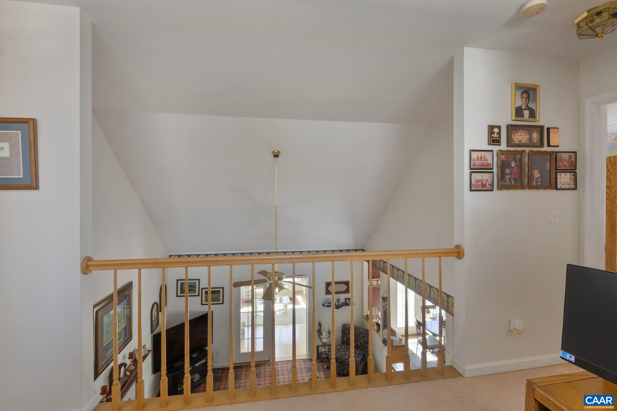 30 MEADOWRIDGE RD