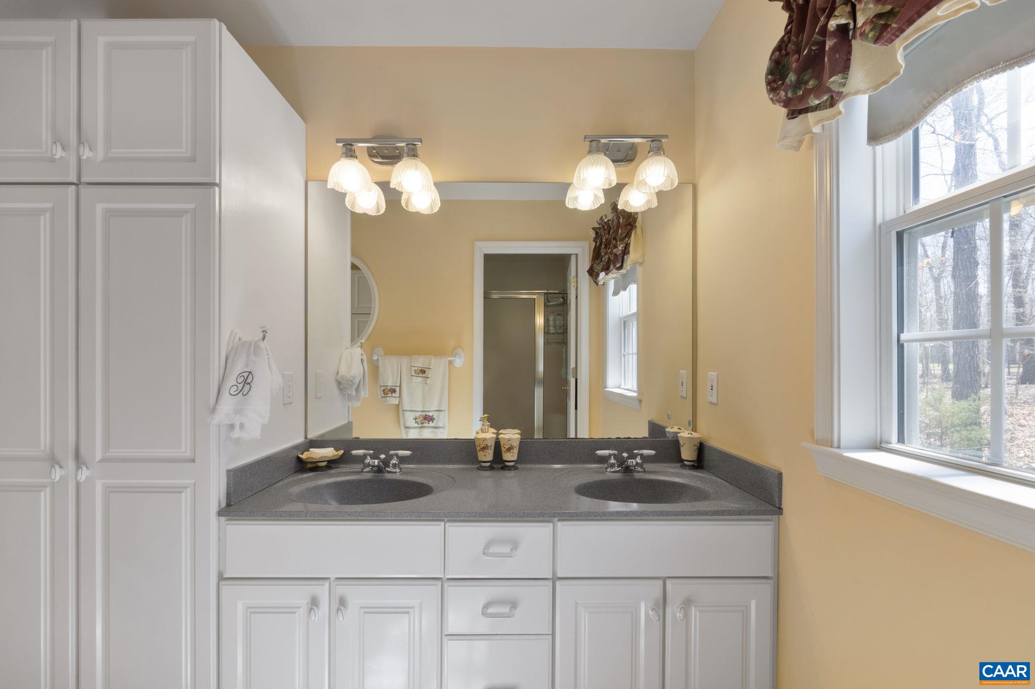 30 MEADOWRIDGE RD