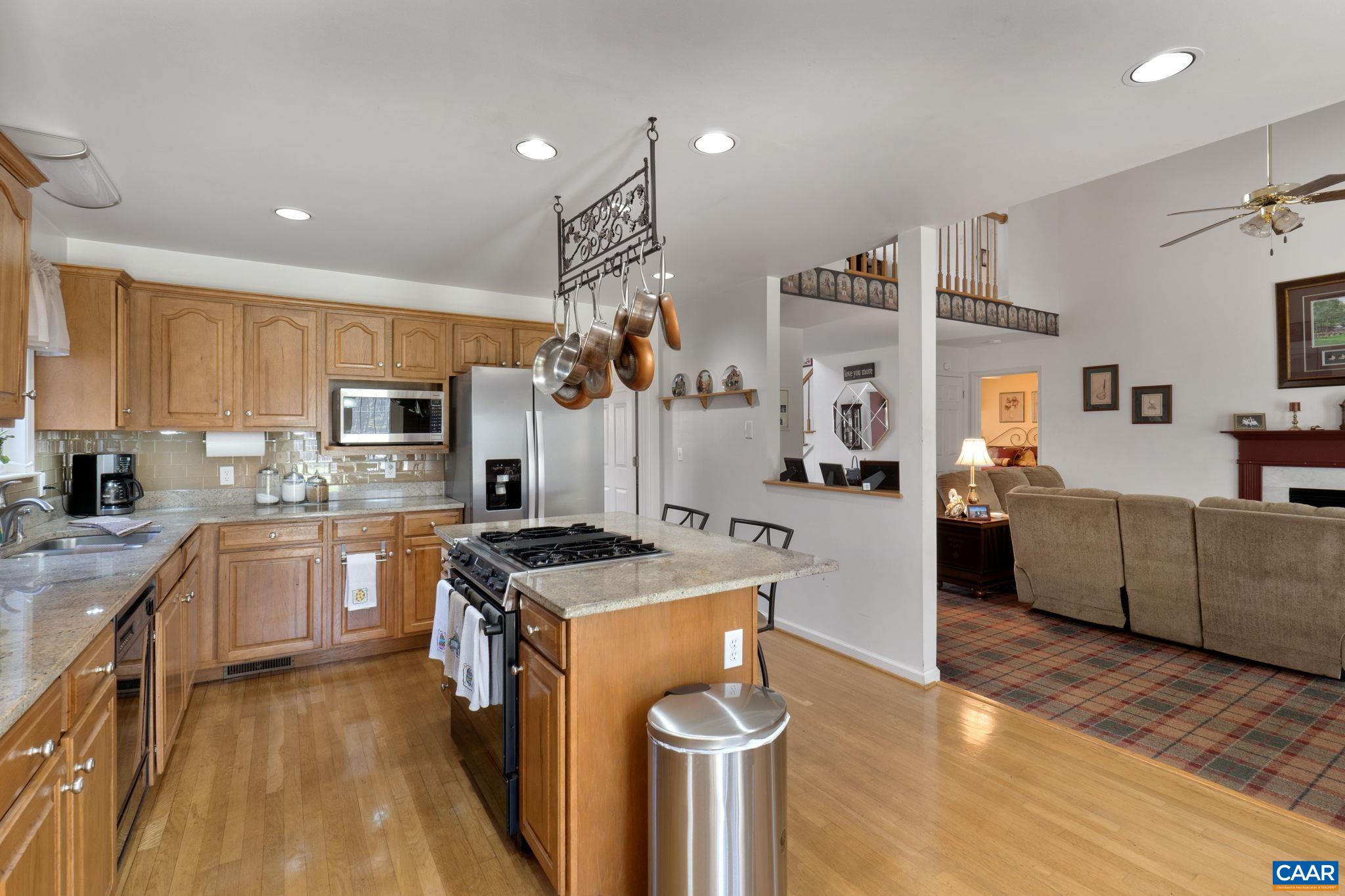 30 MEADOWRIDGE RD