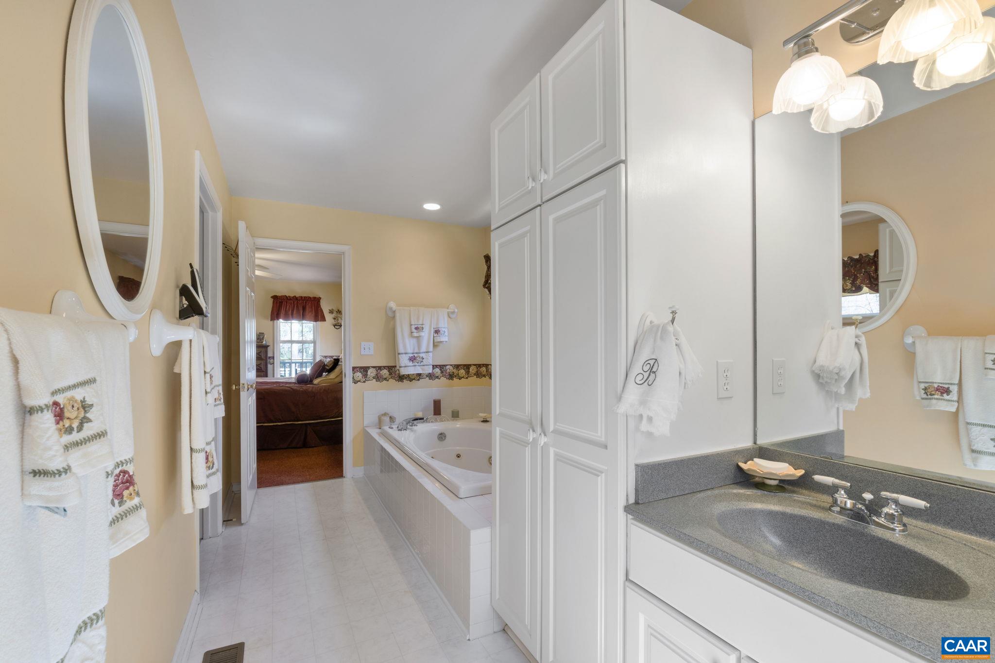 30 MEADOWRIDGE RD