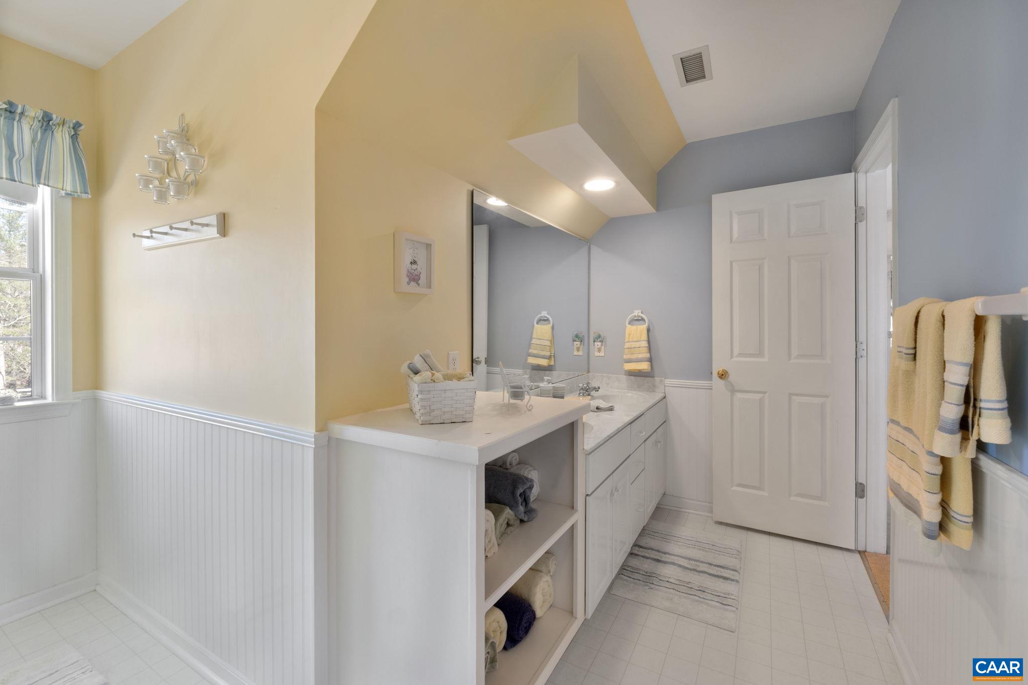 30 MEADOWRIDGE RD