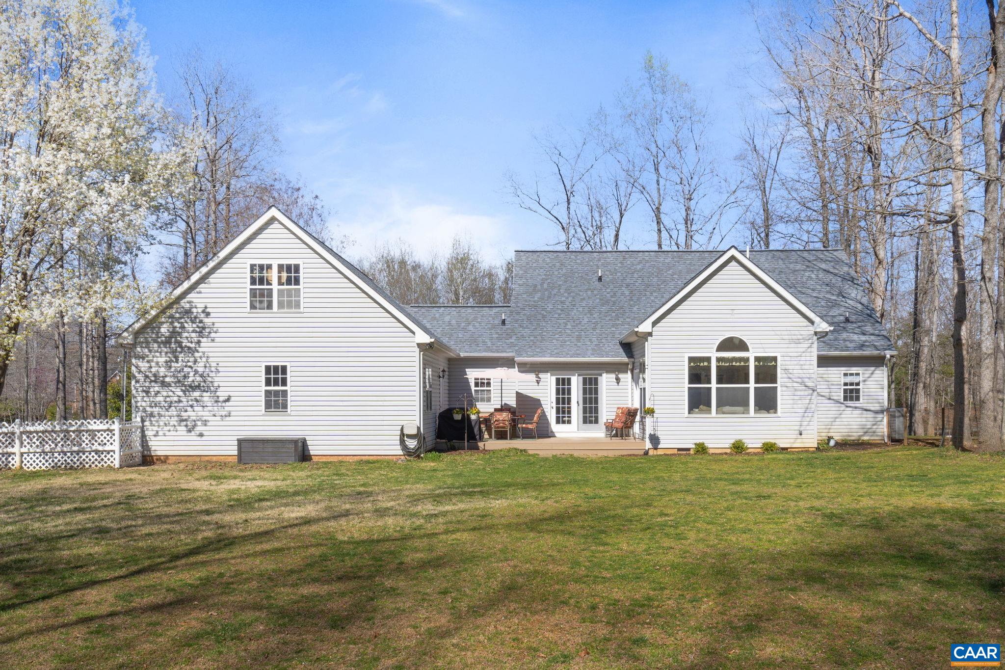 30 MEADOWRIDGE RD