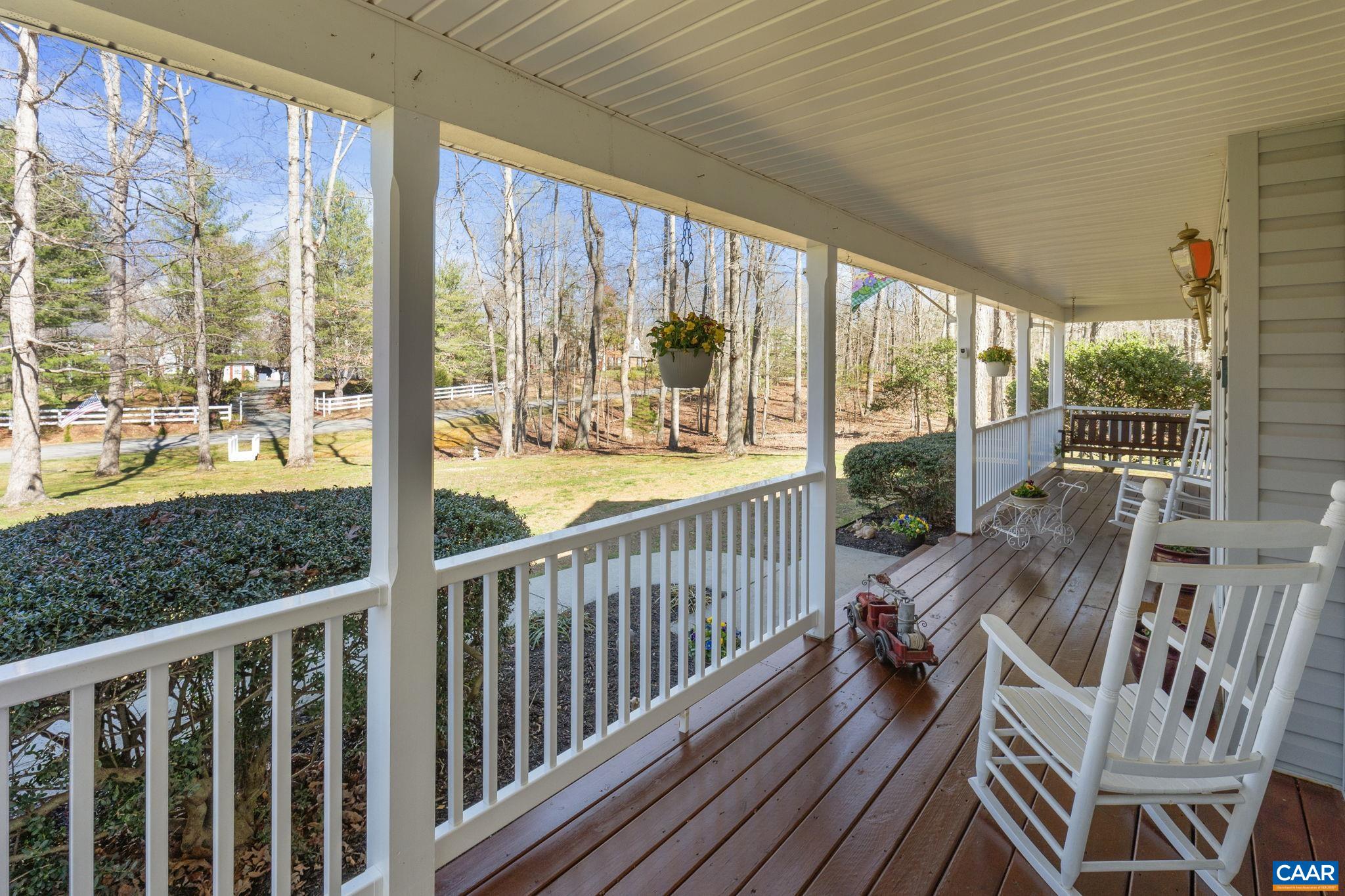 30 MEADOWRIDGE RD