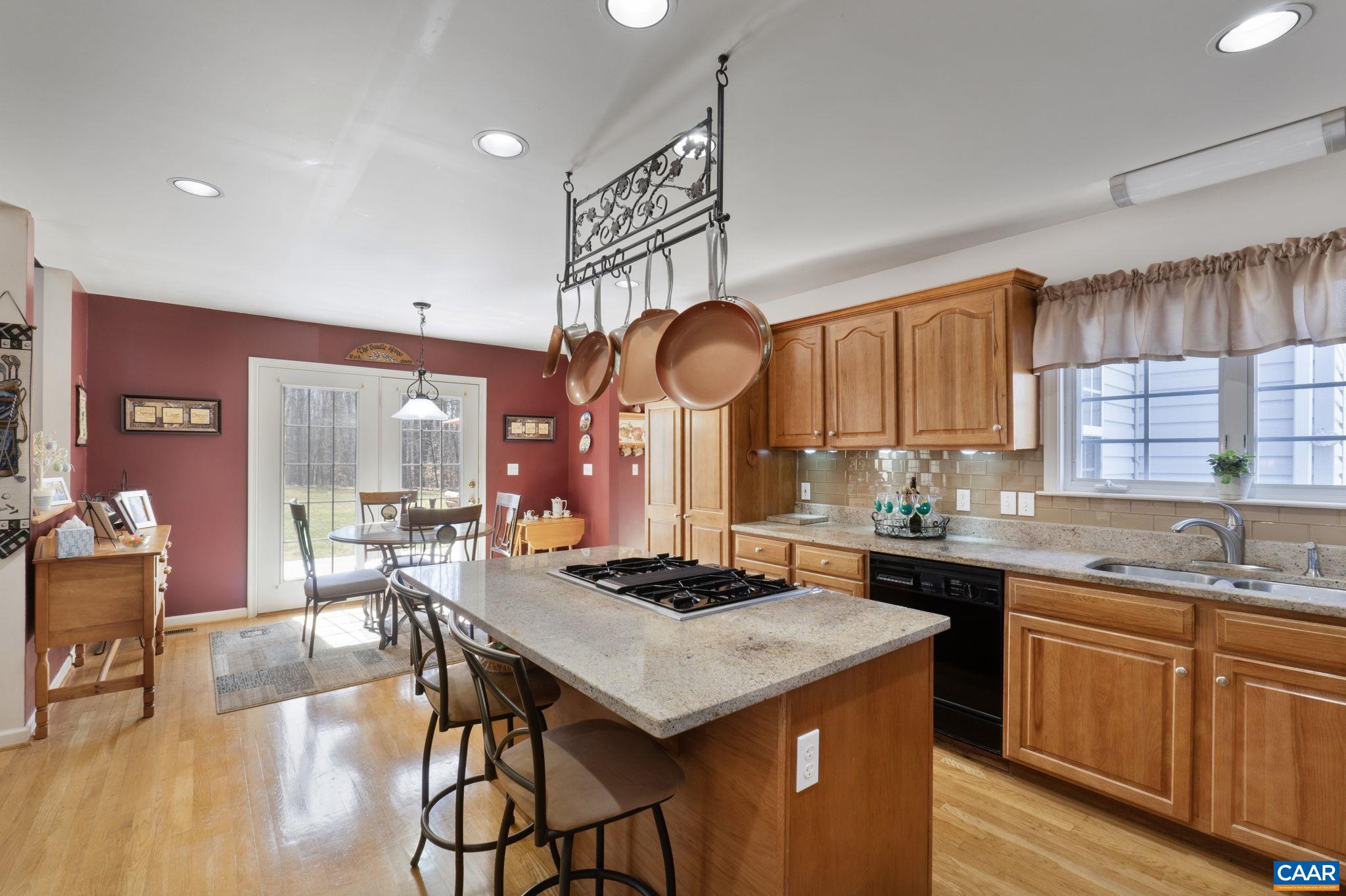 30 MEADOWRIDGE RD