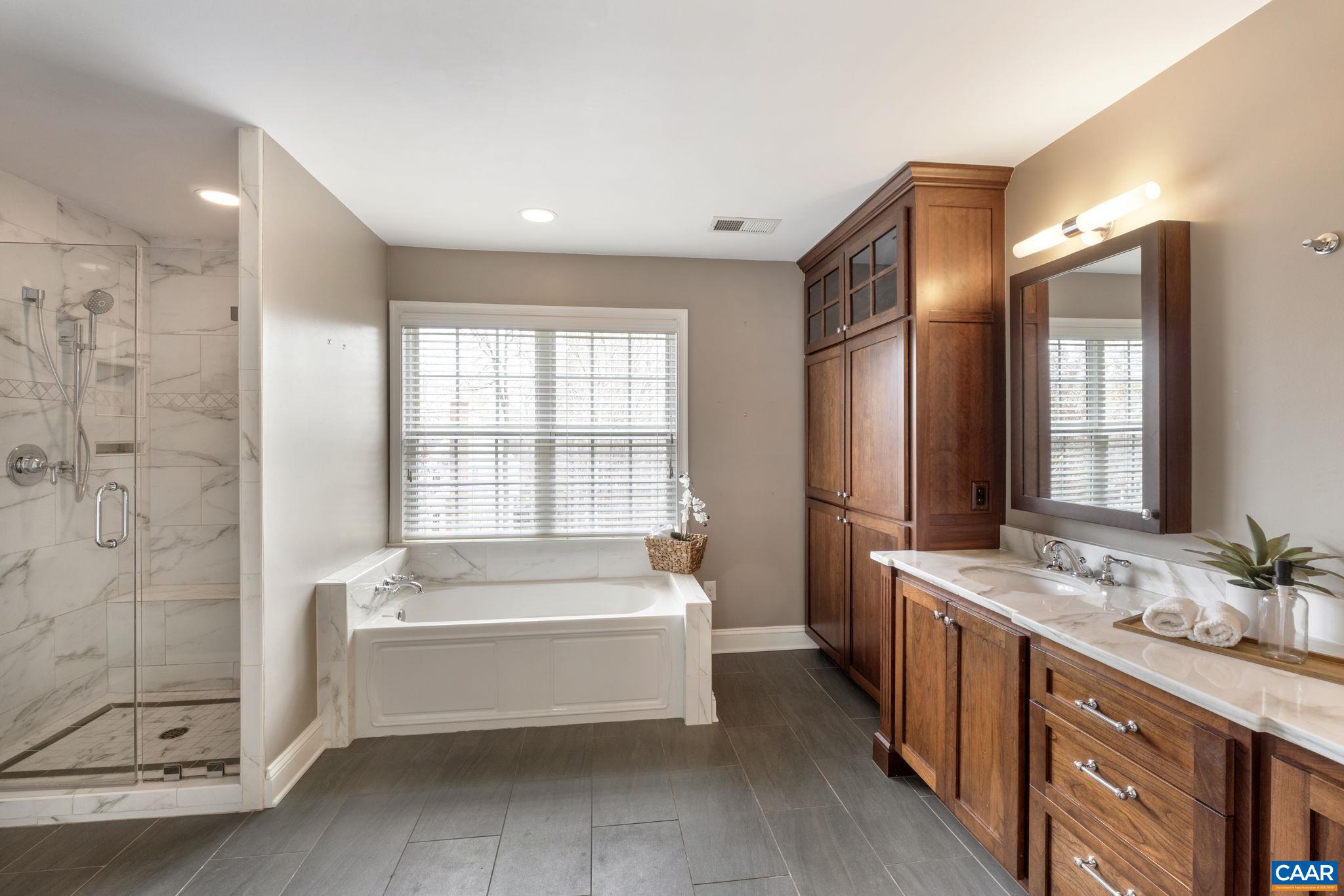 832 KING WILLIAM DR
