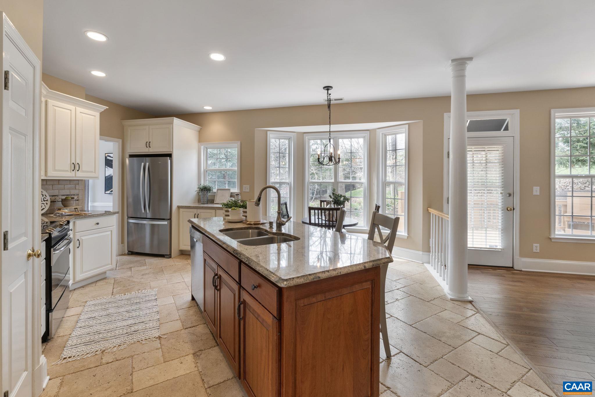 832 KING WILLIAM DR