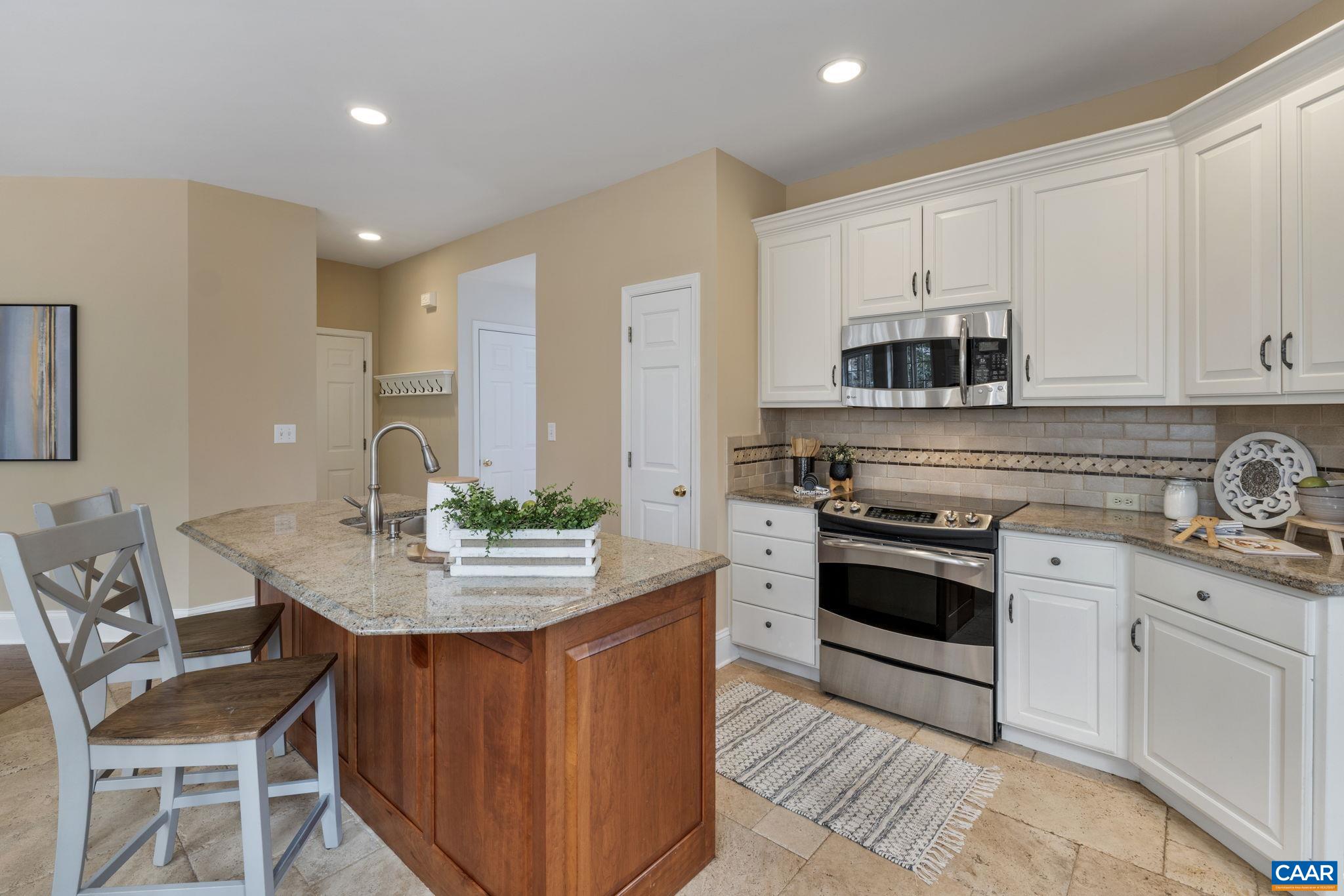 832 KING WILLIAM DR