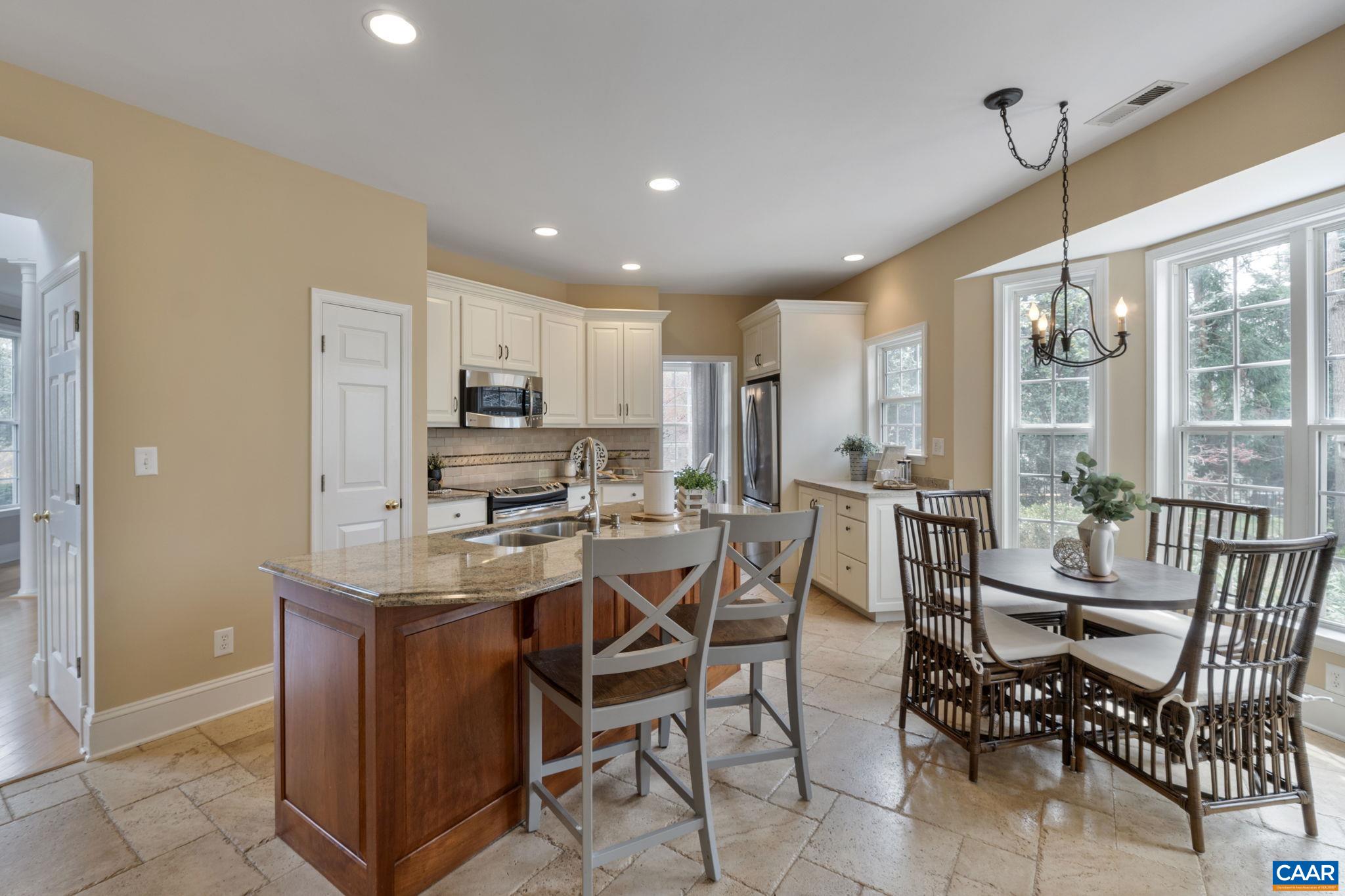832 KING WILLIAM DR