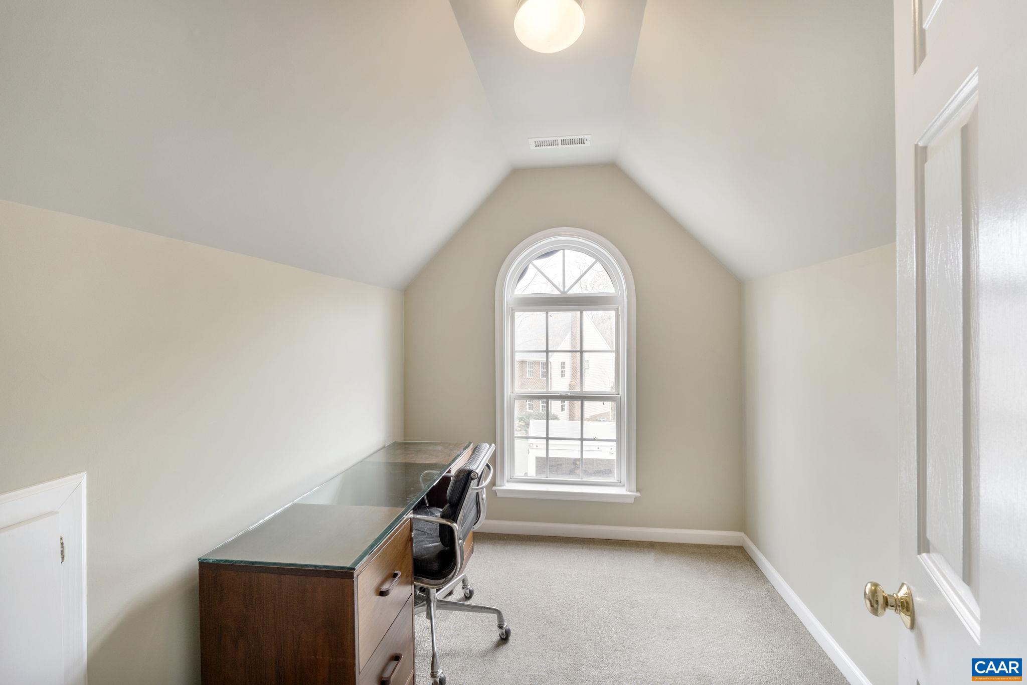 832 KING WILLIAM DR