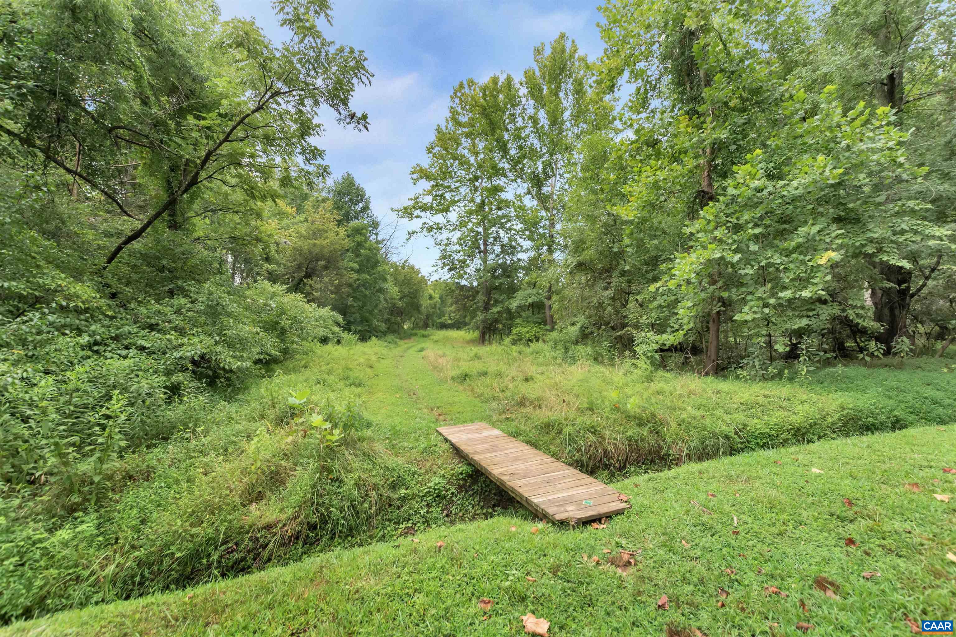 832 KING WILLIAM DR