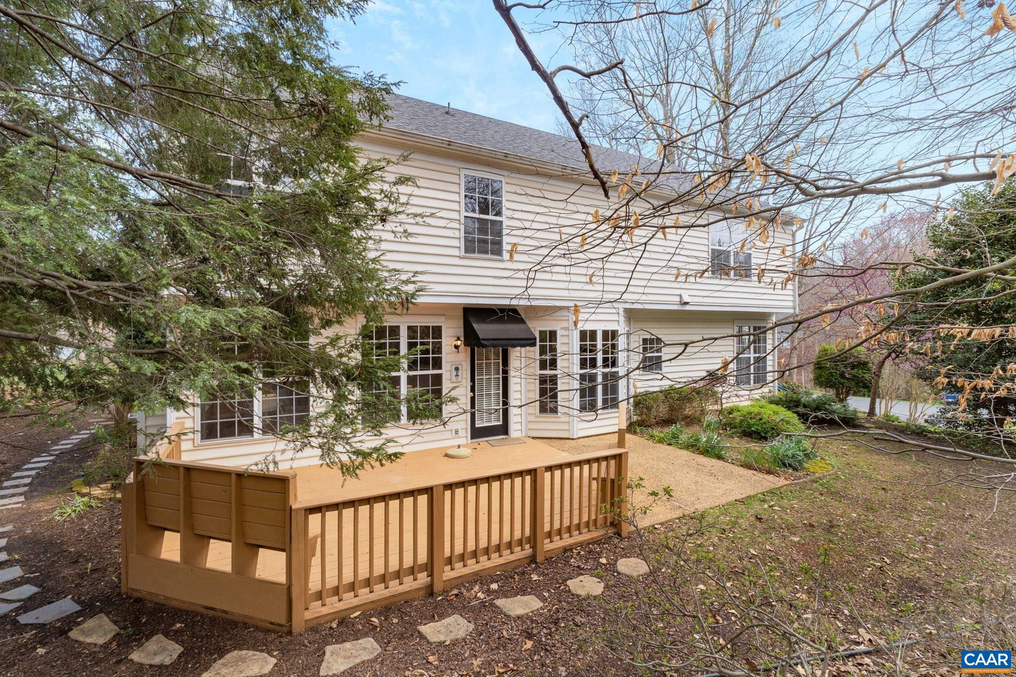 832 KING WILLIAM DR