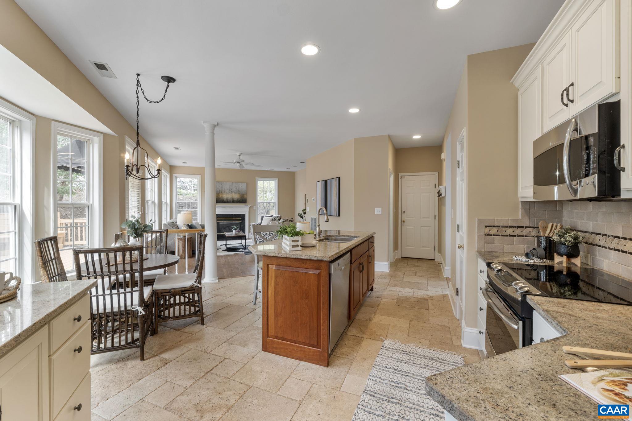 832 KING WILLIAM DR