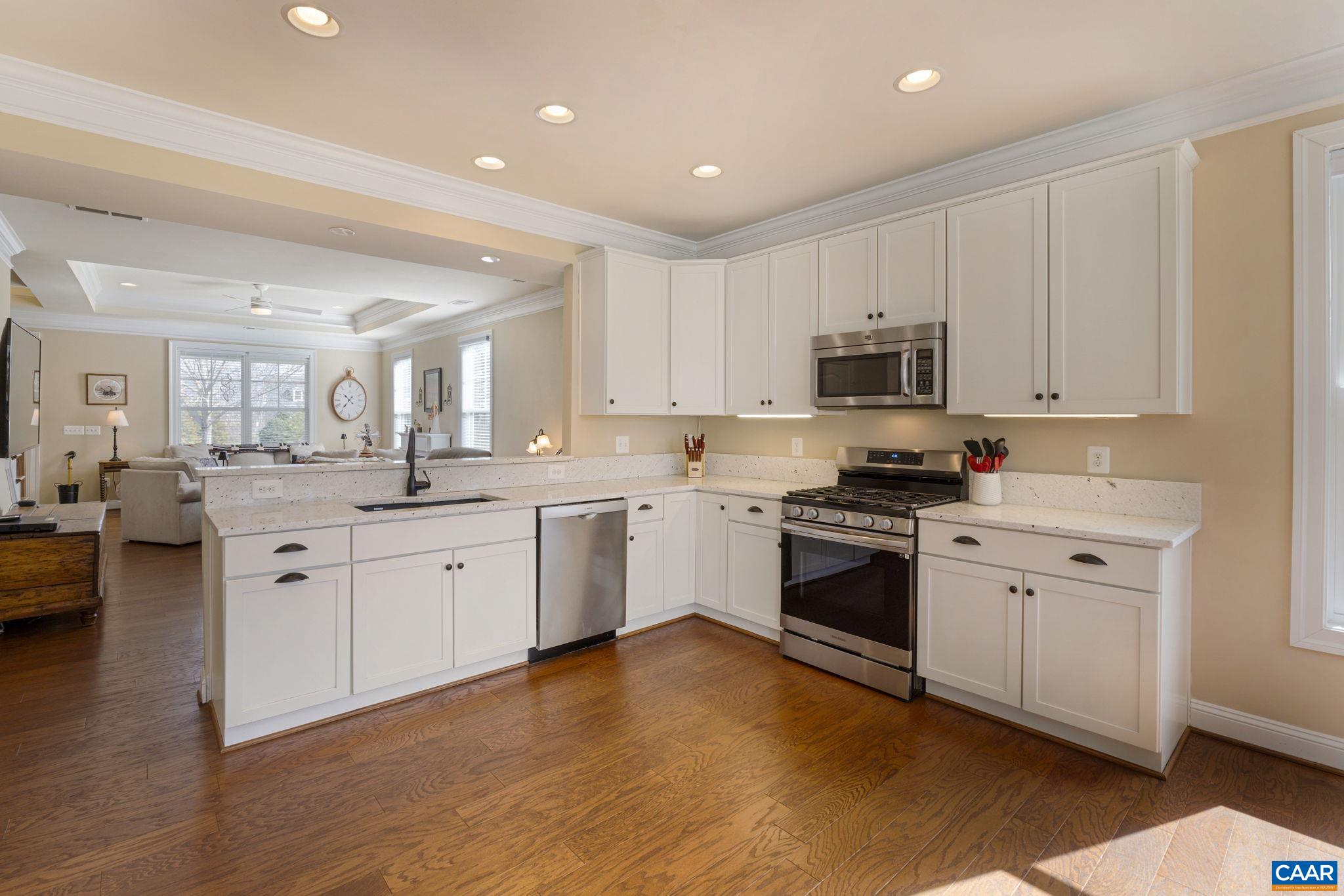 105 COTTAGE CT