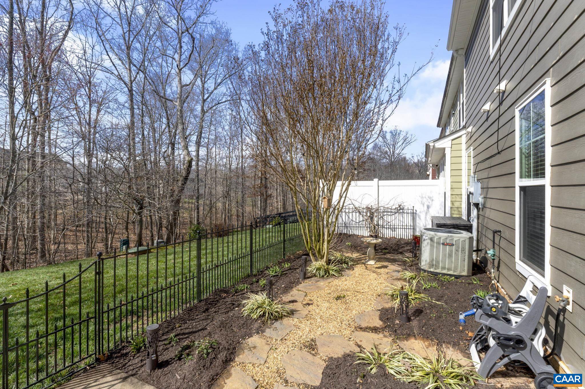 105 COTTAGE CT