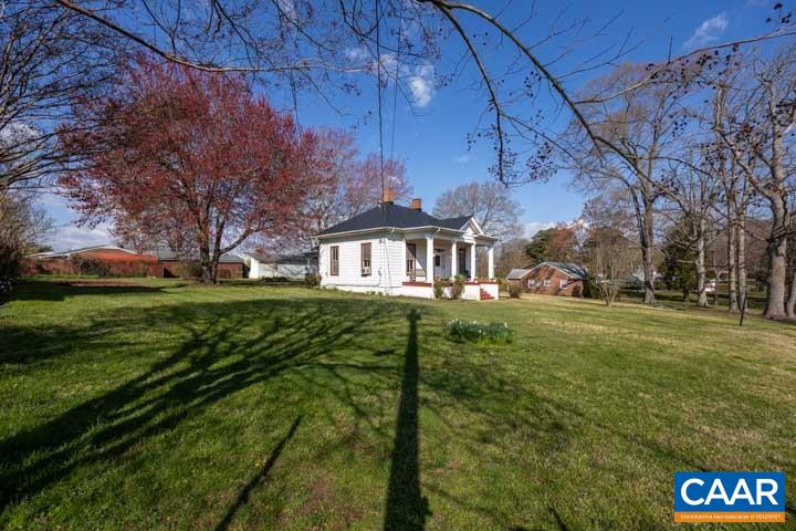 407 CHURCH ST