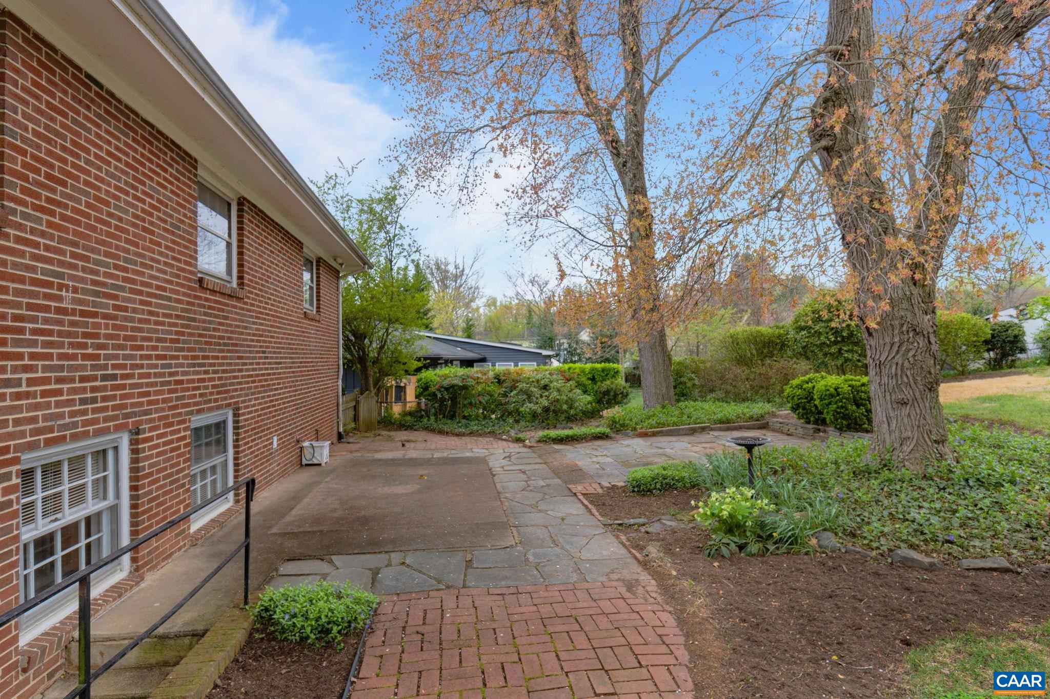 2507 COMMONWEALTH DR