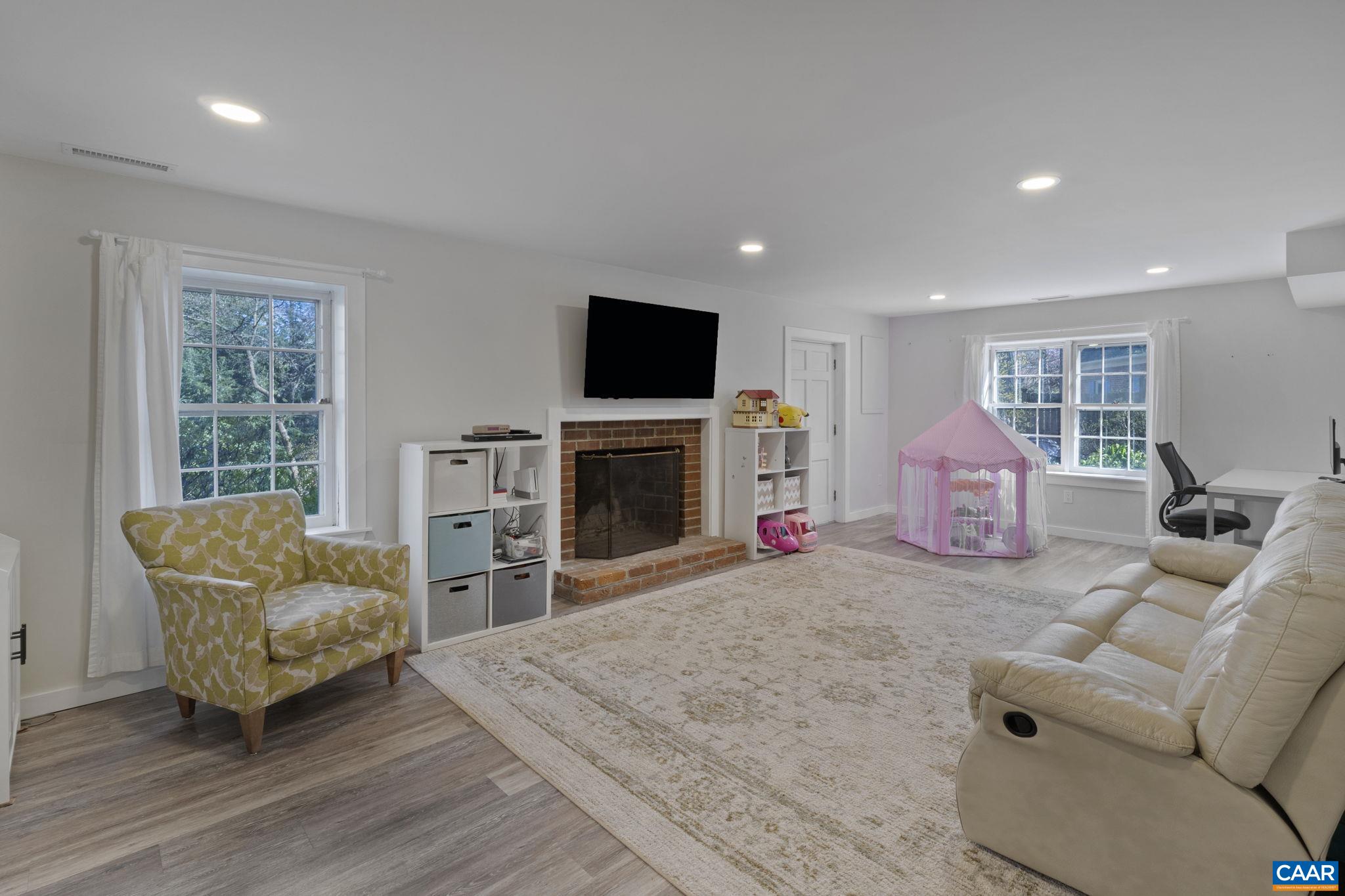 1502 BUNKER HILL DR