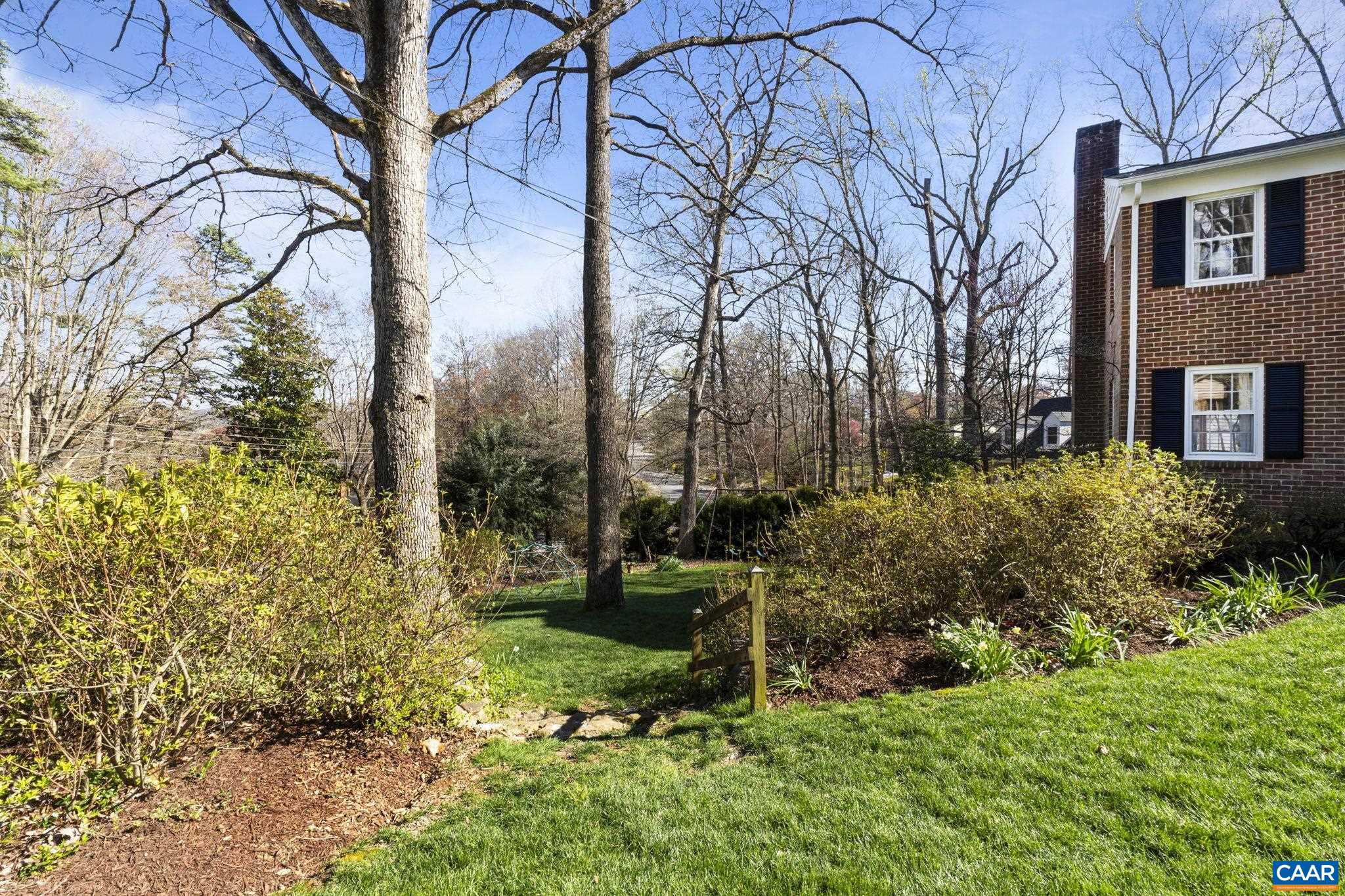 1502 BUNKER HILL DR