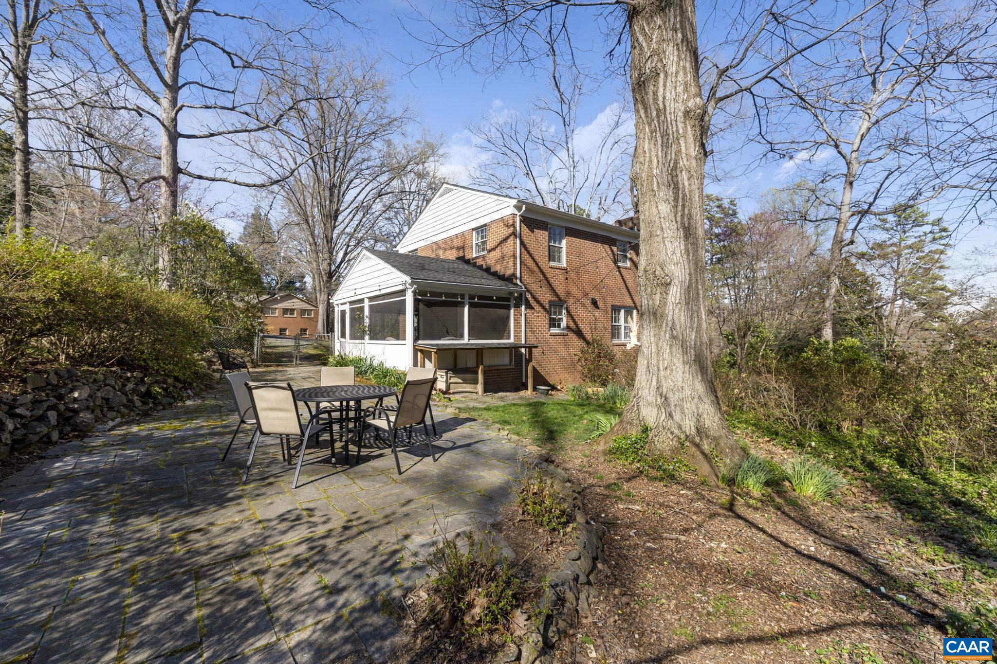 1502 BUNKER HILL DR