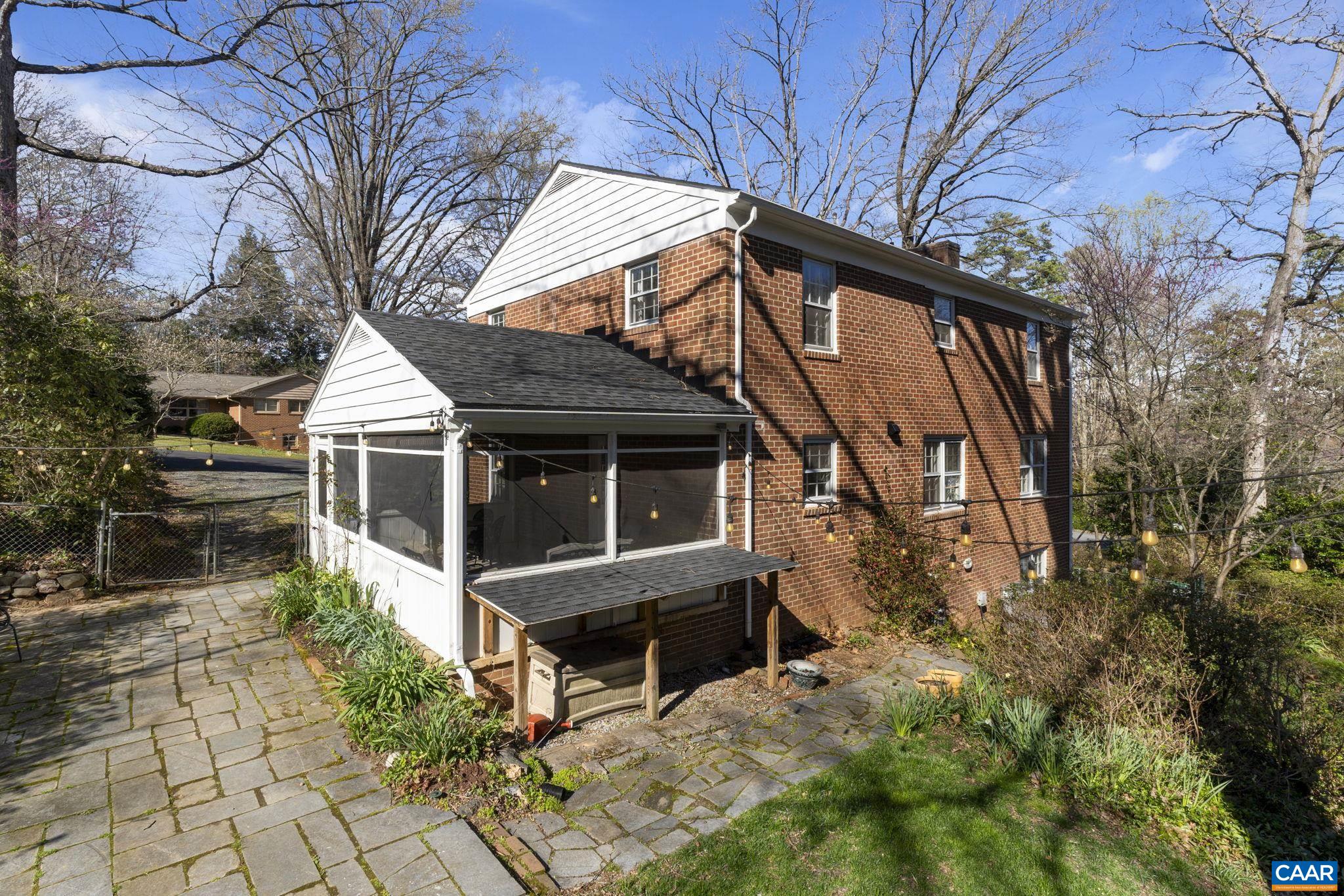 1502 BUNKER HILL DR