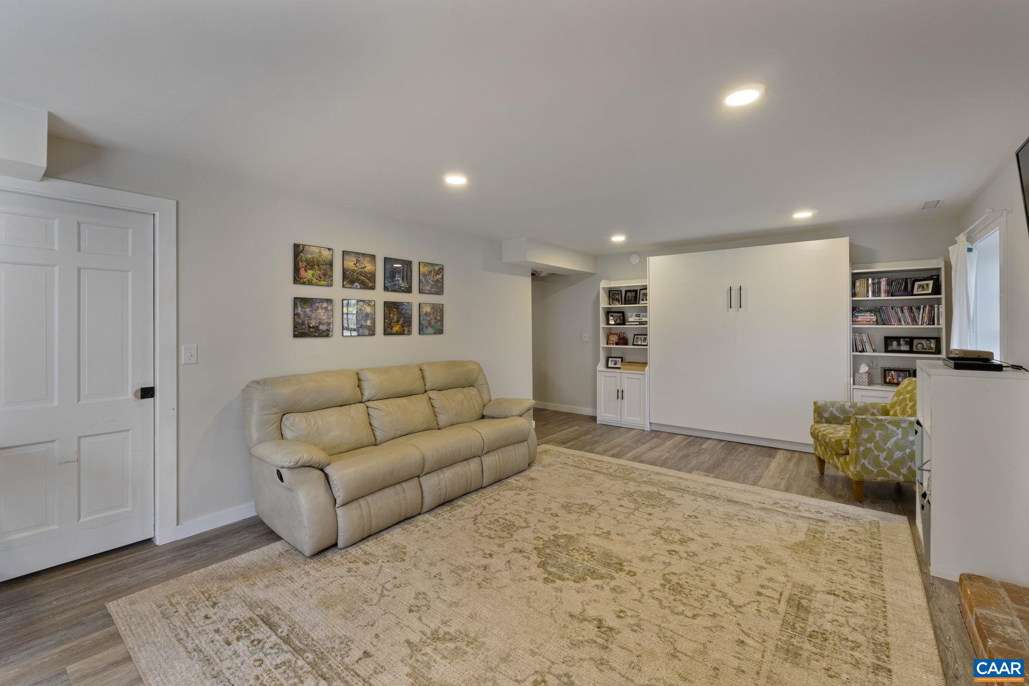 1502 BUNKER HILL DR