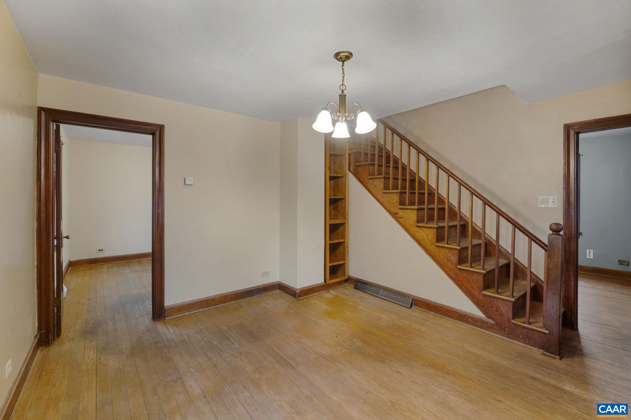 908 MONTROSE AVE