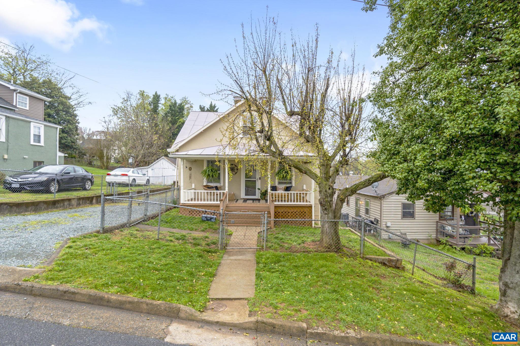 908 MONTROSE AVE