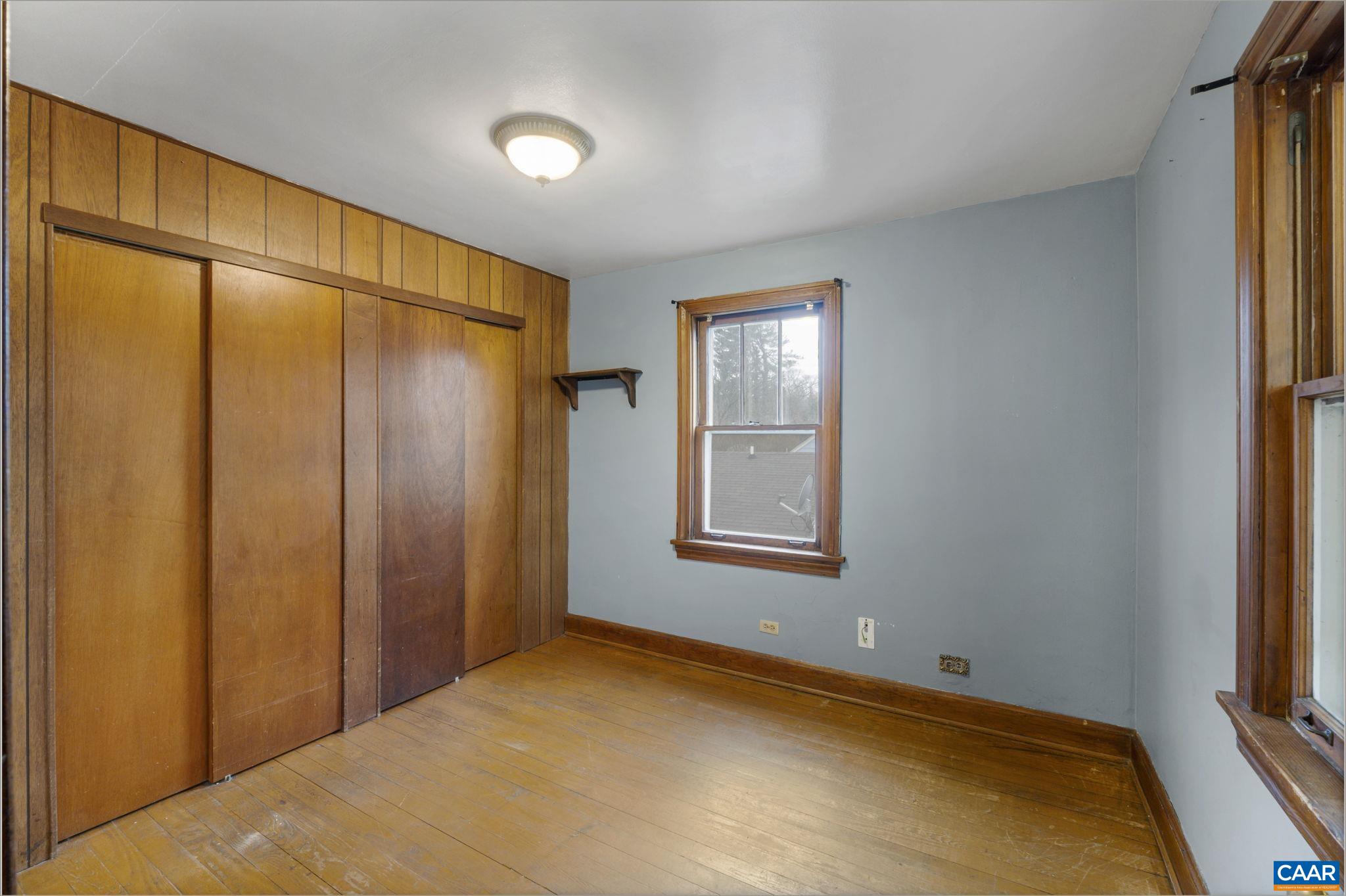 908 MONTROSE AVE